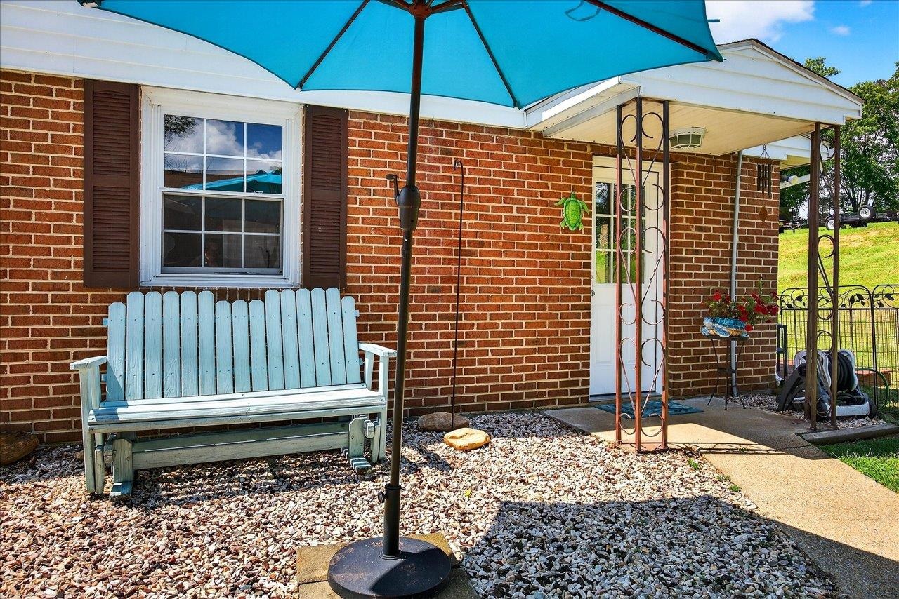2861 OLD BUENA VISTA RD, BUENA VISTA, Virginia 24416, 3 Bedrooms Bedrooms, ,1 BathroomBathrooms,Residential,2861 OLD BUENA VISTA RD,669538 MLS # 669538