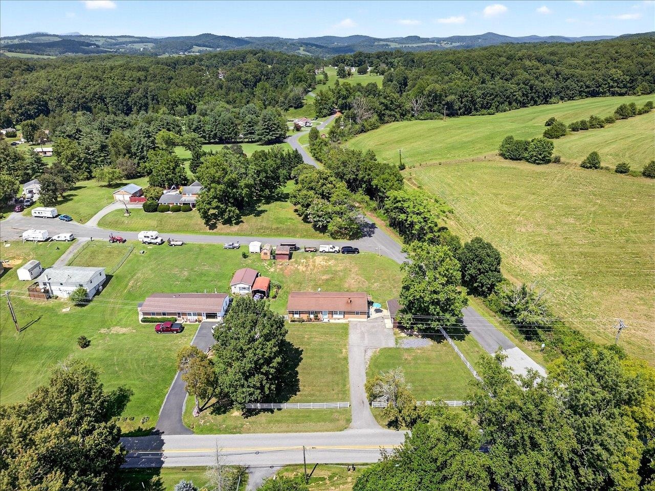 2861 OLD BUENA VISTA RD, BUENA VISTA, Virginia 24416, 3 Bedrooms Bedrooms, ,1 BathroomBathrooms,Residential,2861 OLD BUENA VISTA RD,669538 MLS # 669538