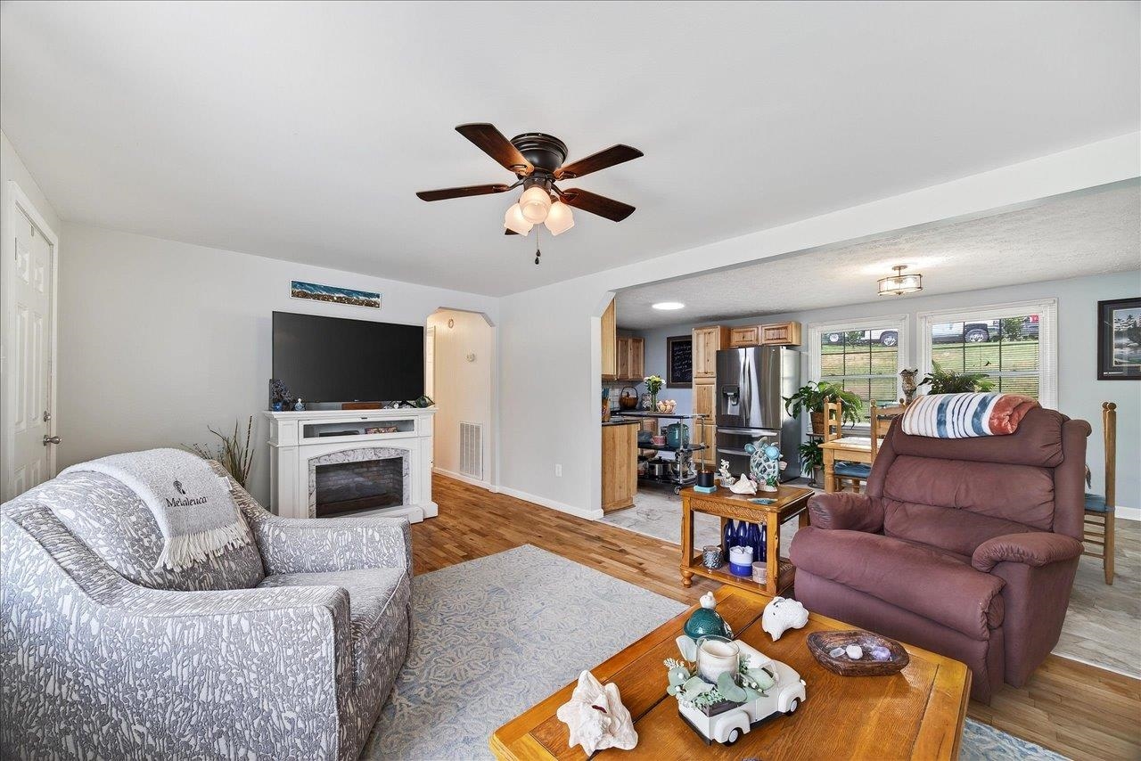 2861 OLD BUENA VISTA RD, BUENA VISTA, Virginia 24416, 3 Bedrooms Bedrooms, ,1 BathroomBathrooms,Residential,2861 OLD BUENA VISTA RD,669538 MLS # 669538