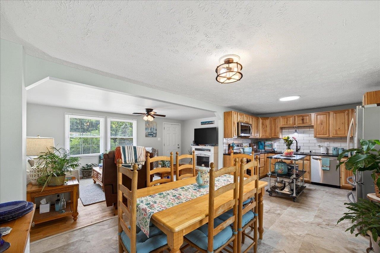2861 OLD BUENA VISTA RD, BUENA VISTA, Virginia 24416, 3 Bedrooms Bedrooms, ,1 BathroomBathrooms,Residential,2861 OLD BUENA VISTA RD,669538 MLS # 669538