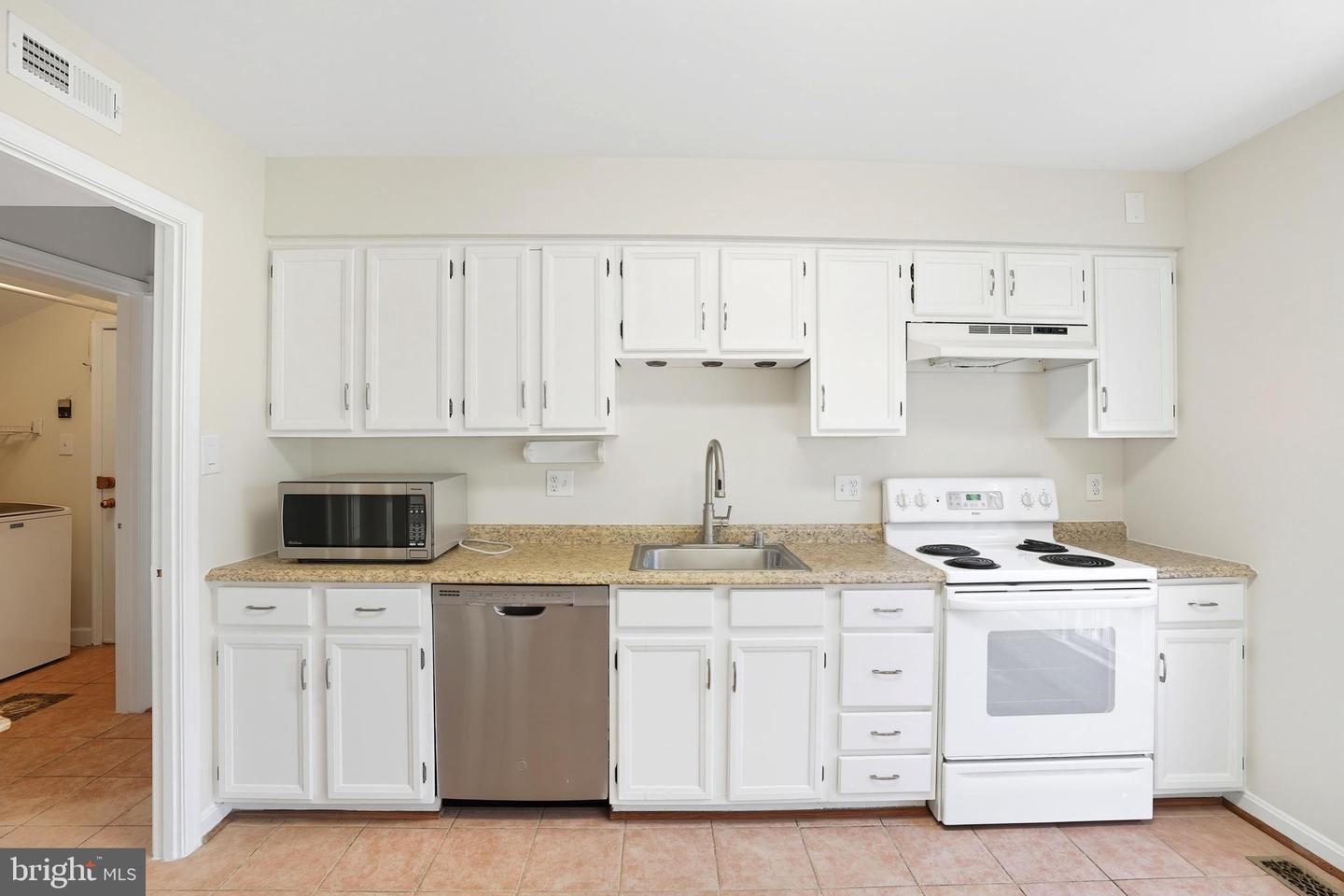 9207 HUNTING PINES PL, FAIRFAX, Virginia 22032, 3 Bedrooms Bedrooms, ,2 BathroomsBathrooms,Residential,For sale,9207 HUNTING PINES PL,VAFX2262336 MLS # VAFX2262336