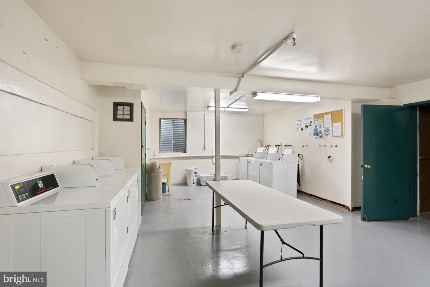 5906-D BAYSHIRE RD, SPRINGFIELD, Virginia 22152, 2 Bedrooms Bedrooms, ,1 BathroomBathrooms,Residential,For sale,5906-D BAYSHIRE RD,VAFX2268278 MLS # VAFX2268278