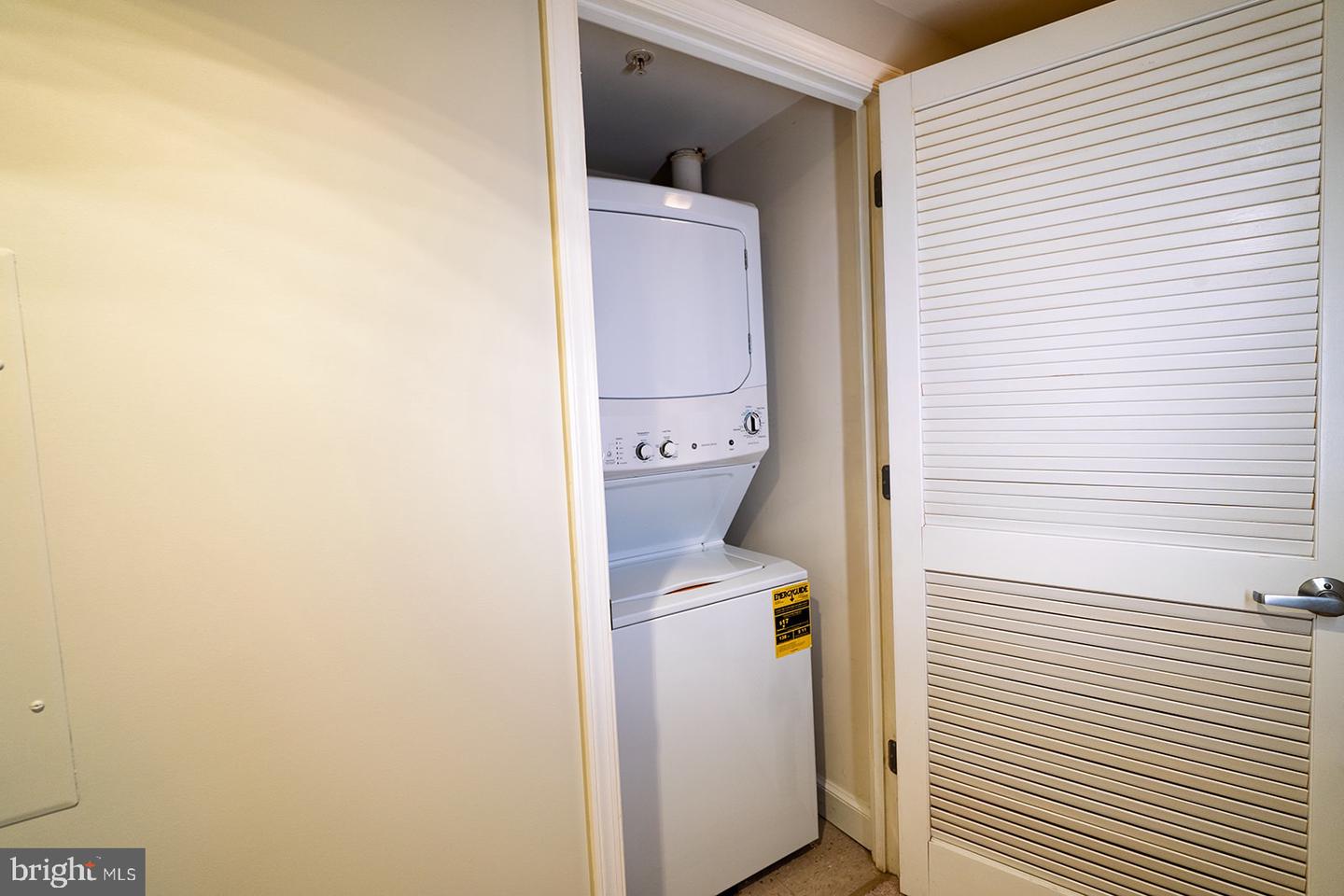 2451 MIDTOWN AVE #713, ALEXANDRIA, Virginia 22303, 2 Bedrooms Bedrooms, 4 Rooms Rooms,2 BathroomsBathrooms,Residential,For sale,2451 MIDTOWN AVE #713,VAFX2268892 MLS # VAFX2268892