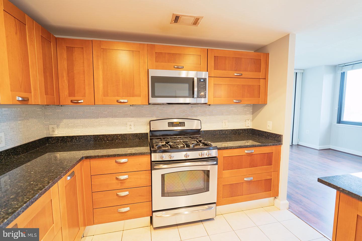 2451 MIDTOWN AVE #713, ALEXANDRIA, Virginia 22303, 2 Bedrooms Bedrooms, 4 Rooms Rooms,2 BathroomsBathrooms,Residential,For sale,2451 MIDTOWN AVE #713,VAFX2268892 MLS # VAFX2268892
