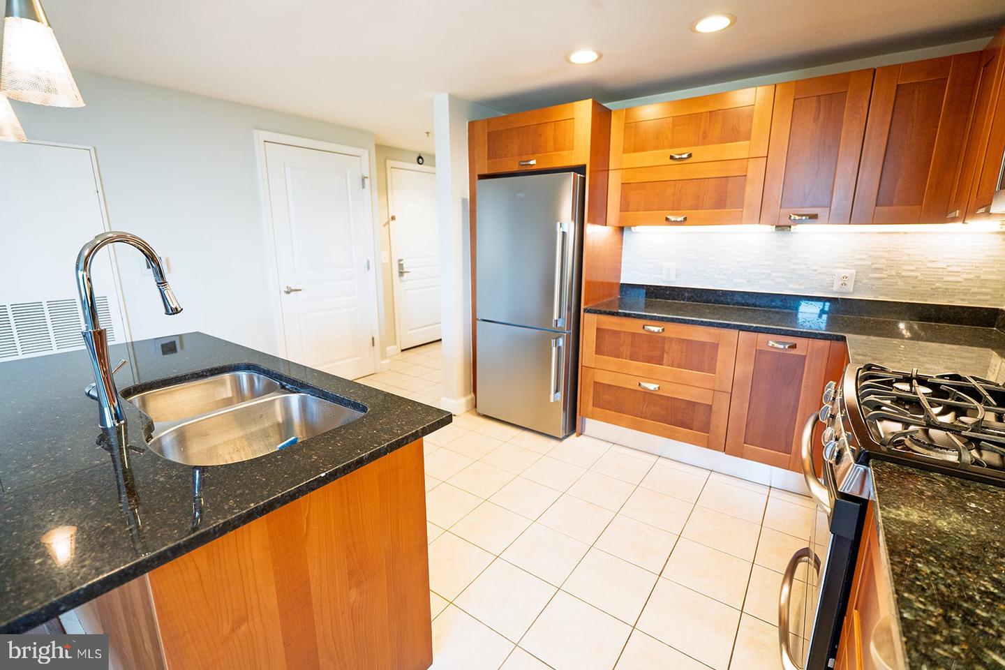2451 MIDTOWN AVE #713, ALEXANDRIA, Virginia 22303, 2 Bedrooms Bedrooms, 4 Rooms Rooms,2 BathroomsBathrooms,Residential,For sale,2451 MIDTOWN AVE #713,VAFX2268892 MLS # VAFX2268892