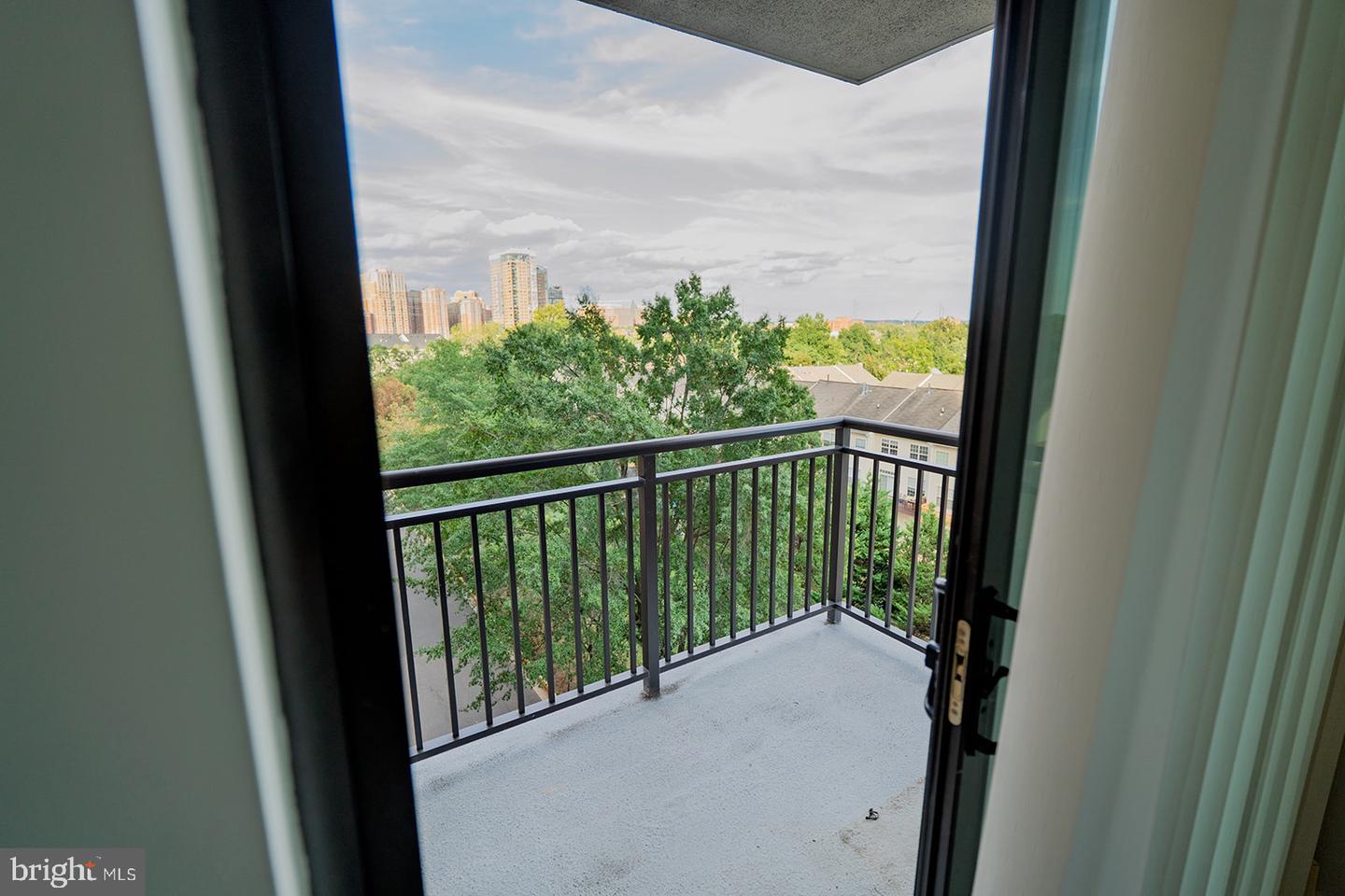 2451 MIDTOWN AVE #713, ALEXANDRIA, Virginia 22303, 2 Bedrooms Bedrooms, 4 Rooms Rooms,2 BathroomsBathrooms,Residential,For sale,2451 MIDTOWN AVE #713,VAFX2268892 MLS # VAFX2268892