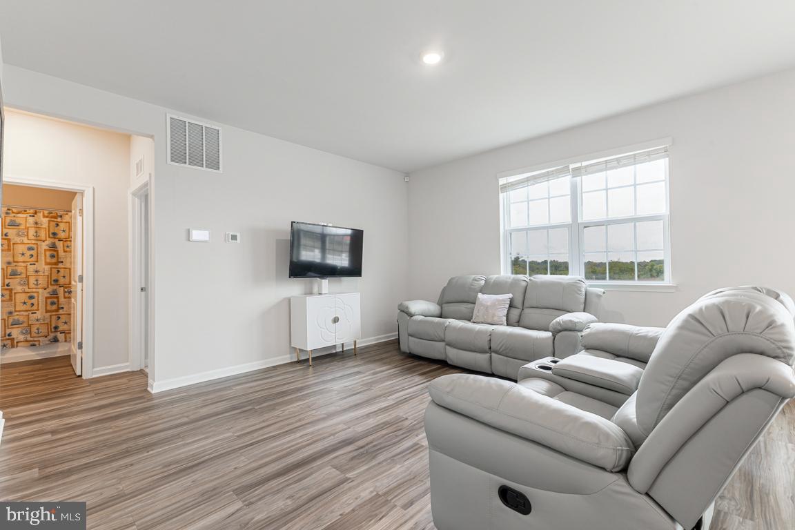 620 WEEKS CT, BERRYVILLE, Virginia 22611, 5 Bedrooms Bedrooms, ,3 BathroomsBathrooms,Residential,For sale,620 WEEKS CT,VACL2006102 MLS # VACL2006102