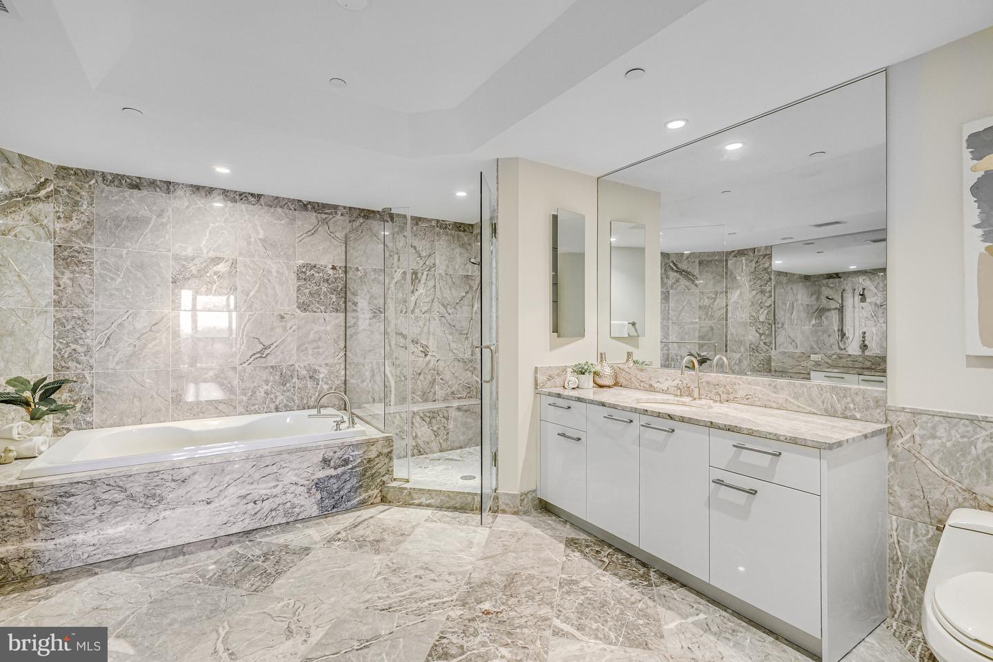 1881 N NASH ST #1706, ARLINGTON, Virginia 22209, 1 Bedroom Bedrooms, ,2 BathroomsBathrooms,Residential,For sale,1881 N NASH ST #1706,VAAR2064256 MLS # VAAR2064256