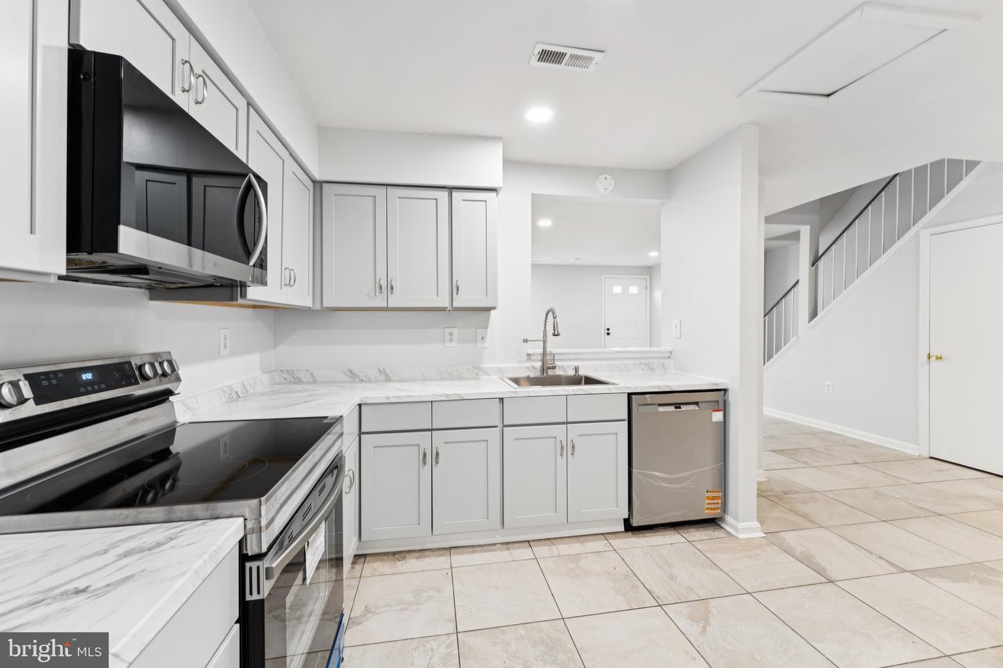 7527 BELLE GRAE DR, MANASSAS, Virginia 20109, 3 Bedrooms Bedrooms, ,2 BathroomsBathrooms,Residential,For sale,7527 BELLE GRAE DR,VAPW2104932 MLS # VAPW2104932
