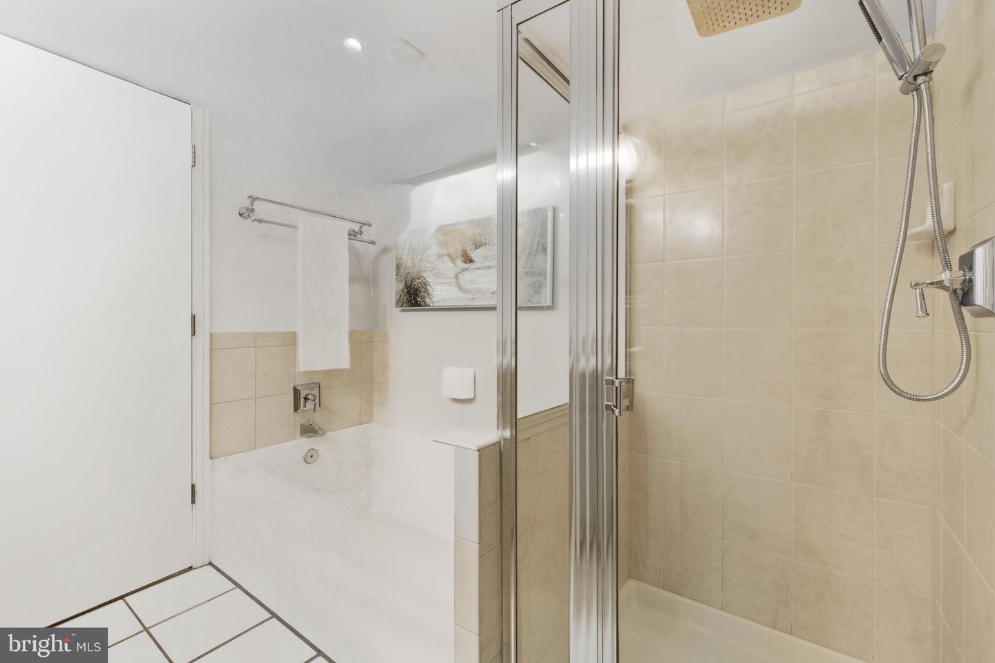 1115 CAMERON ST #215, ALEXANDRIA, Virginia 22314, 2 Bedrooms Bedrooms, ,2 BathroomsBathrooms,Residential,For sale,1115 CAMERON ST #215,VAAX2050368 MLS # VAAX2050368