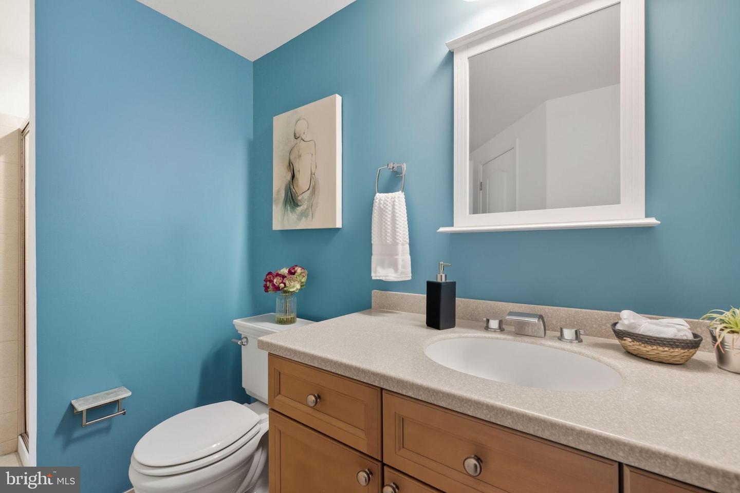 1115 CAMERON ST #215, ALEXANDRIA, Virginia 22314, 2 Bedrooms Bedrooms, ,2 BathroomsBathrooms,Residential,For sale,1115 CAMERON ST #215,VAAX2050368 MLS # VAAX2050368