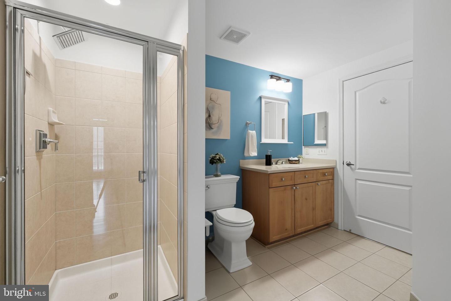 1115 CAMERON ST #215, ALEXANDRIA, Virginia 22314, 2 Bedrooms Bedrooms, ,2 BathroomsBathrooms,Residential,For sale,1115 CAMERON ST #215,VAAX2050368 MLS # VAAX2050368