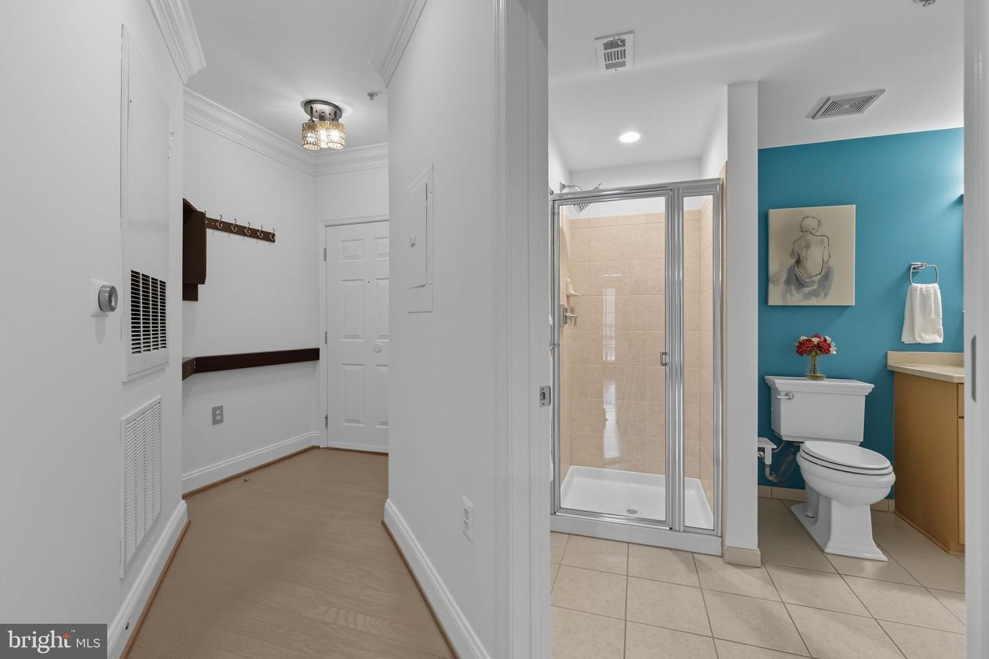 1115 CAMERON ST #215, ALEXANDRIA, Virginia 22314, 2 Bedrooms Bedrooms, ,2 BathroomsBathrooms,Residential,For sale,1115 CAMERON ST #215,VAAX2050368 MLS # VAAX2050368