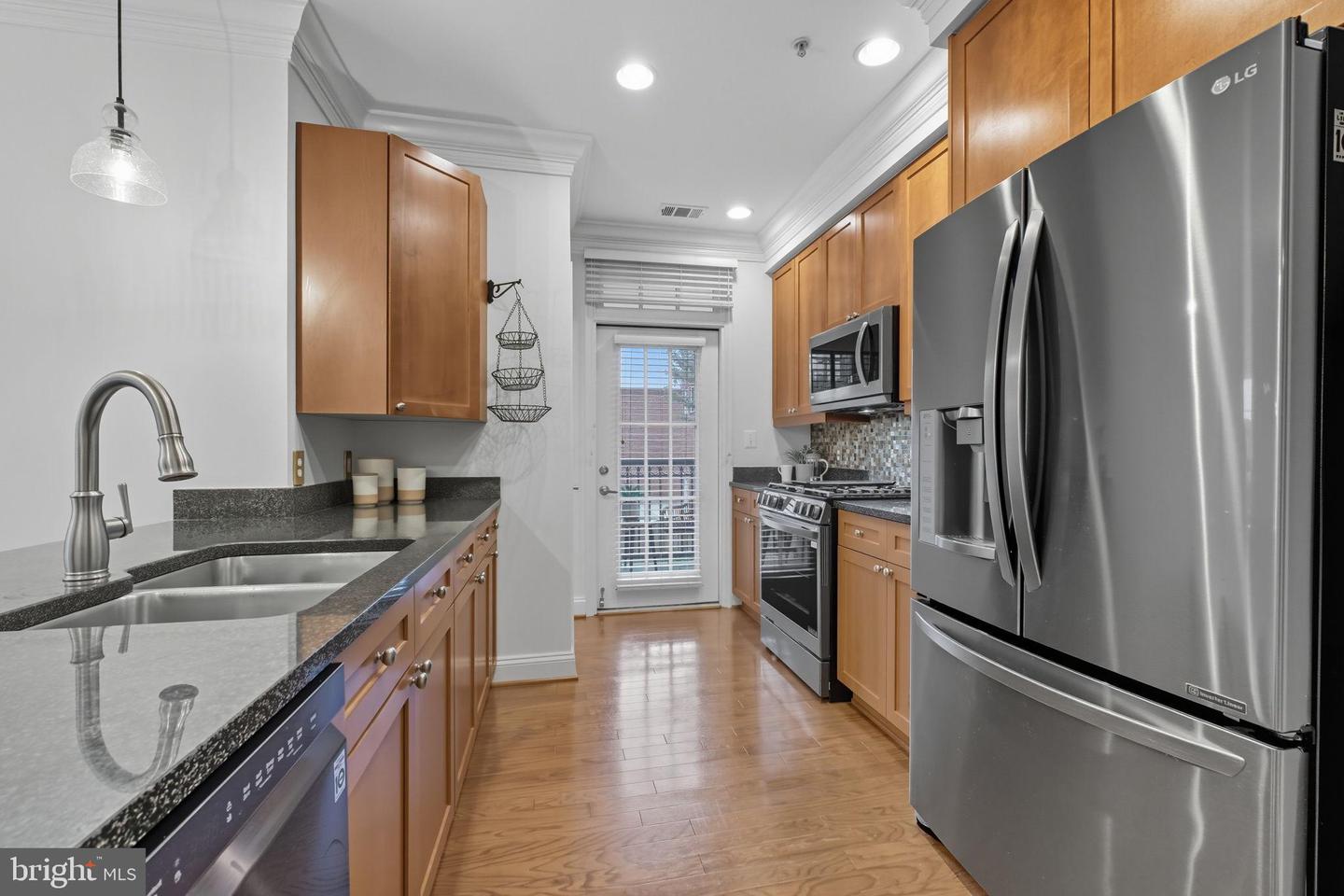 1115 CAMERON ST #215, ALEXANDRIA, Virginia 22314, 2 Bedrooms Bedrooms, ,2 BathroomsBathrooms,Residential,For sale,1115 CAMERON ST #215,VAAX2050368 MLS # VAAX2050368