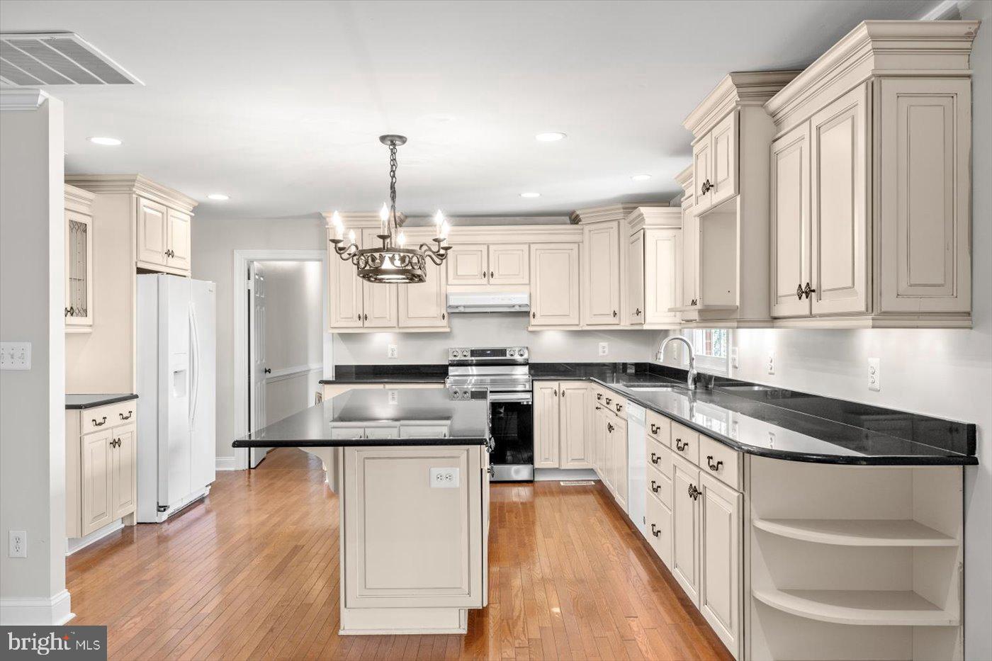 45 BOWLING FARM LN, FREDERICKSBURG, Virginia 22406, 4 Bedrooms Bedrooms, ,3 BathroomsBathrooms,Farm,For sale,45 BOWLING FARM LN,VAST2042768 MLS # VAST2042768