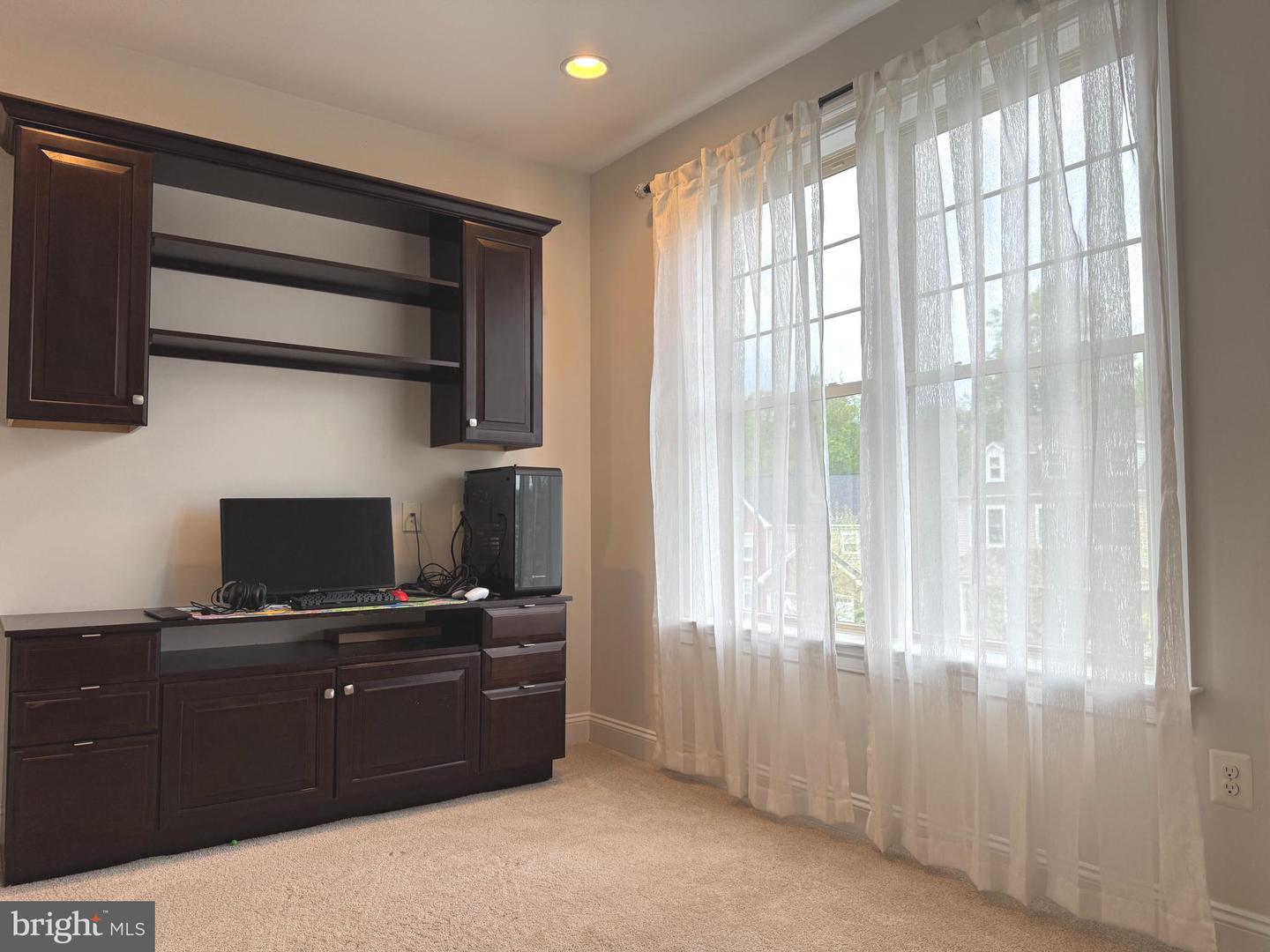 24814 BARRINGTON GROVE CT, ALDIE, Virginia 20105, 5 Bedrooms Bedrooms, ,4 BathroomsBathrooms,Residential,For sale,24814 BARRINGTON GROVE CT,VALO2091260 MLS # VALO2091260