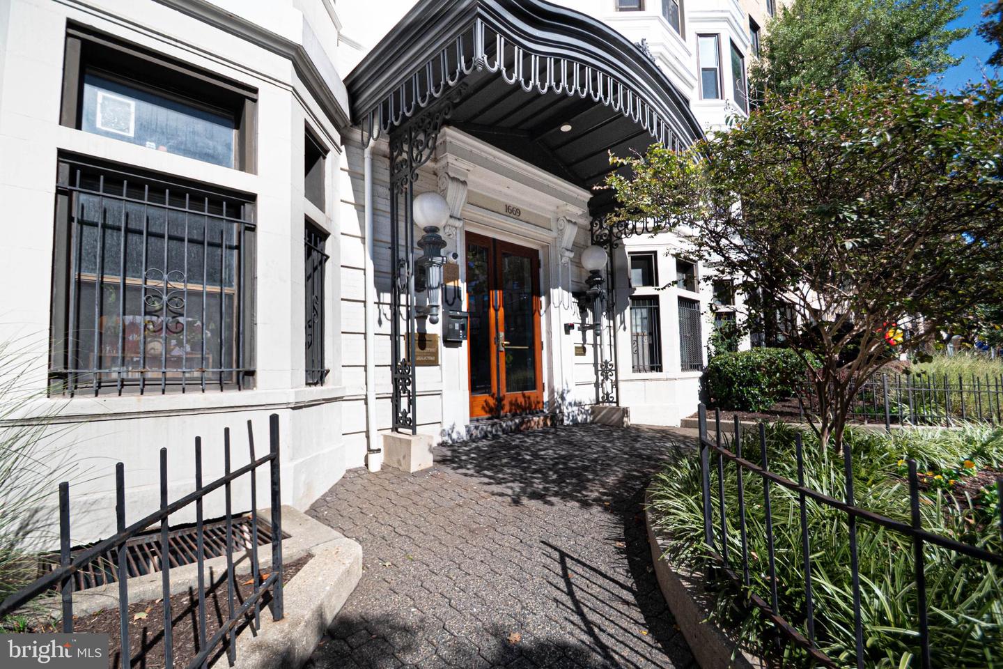 1669 COLUMBIA RD NW #109, WASHINGTON, District Of Columbia 20009, 2 Bedrooms Bedrooms, 3 Rooms Rooms,1 BathroomBathrooms,Residential,For sale,1669 COLUMBIA RD NW #109,DCDC2207424 MLS # DCDC2207424