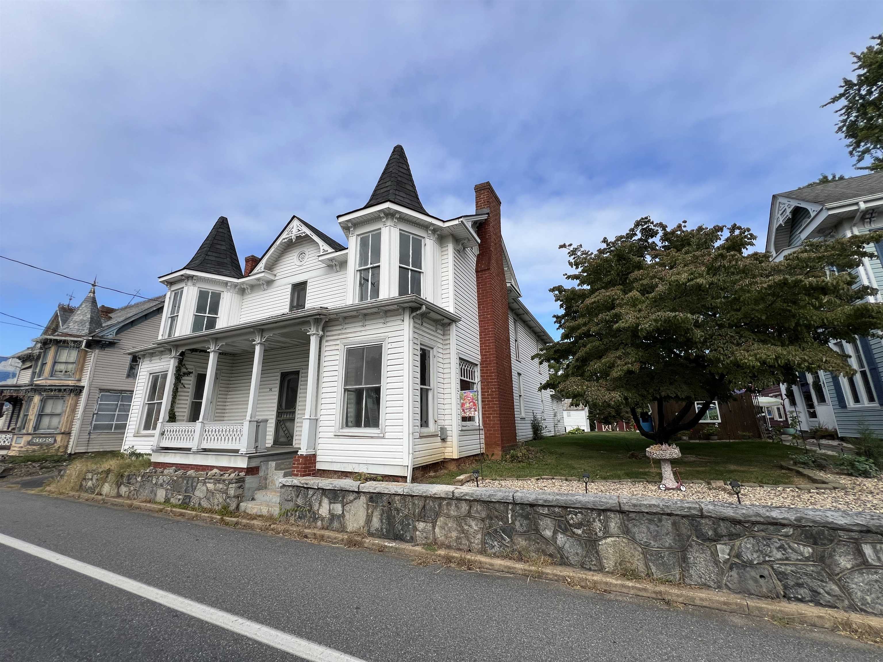 255 S MAIN ST, MOUNT CRAWFORD, Virginia 22841, 4 Bedrooms Bedrooms, ,1 BathroomBathrooms,Residential,255 S MAIN ST,669545 MLS # 669545