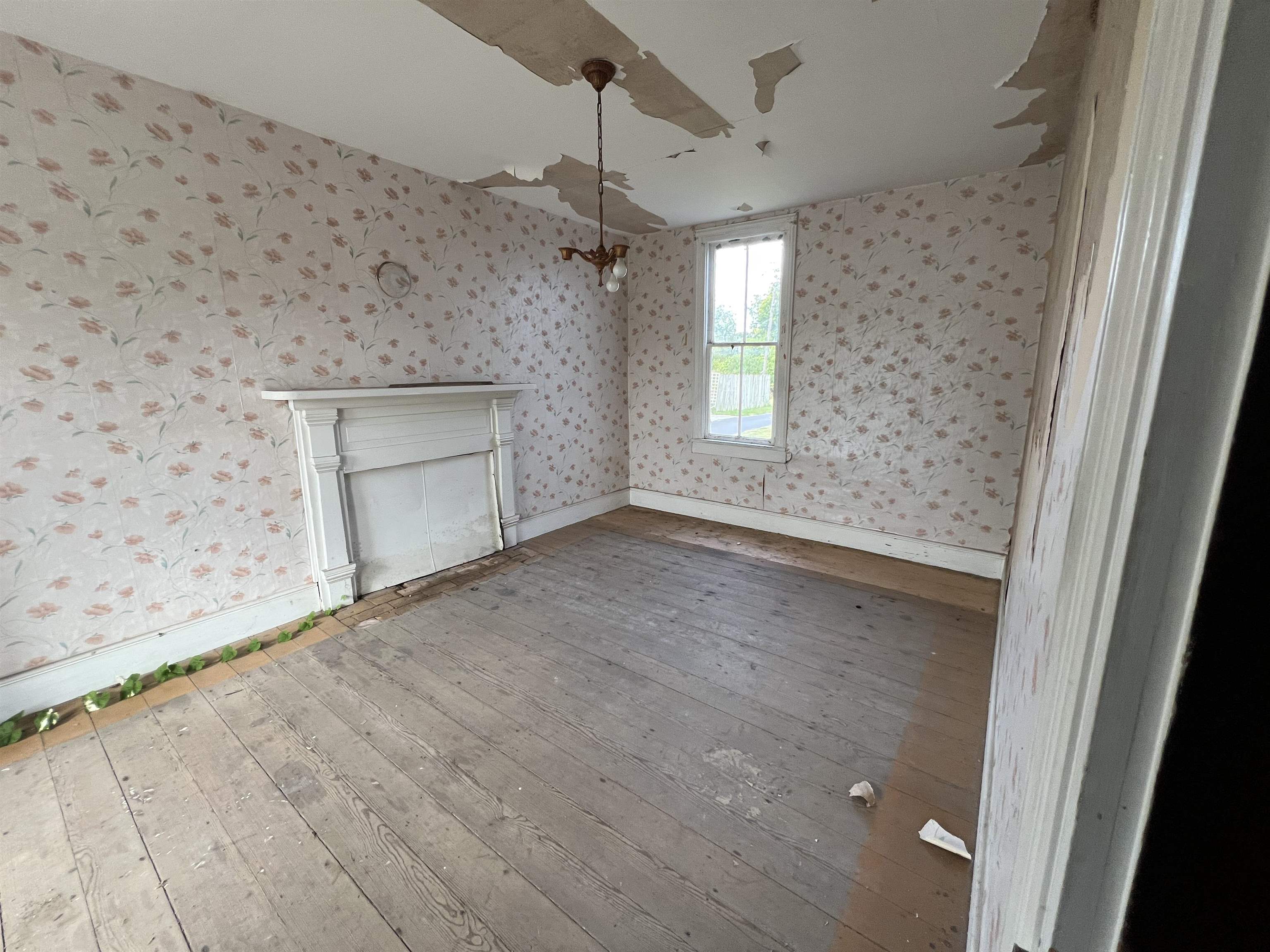 255 S MAIN ST, MOUNT CRAWFORD, Virginia 22841, 4 Bedrooms Bedrooms, ,1 BathroomBathrooms,Residential,255 S MAIN ST,669545 MLS # 669545