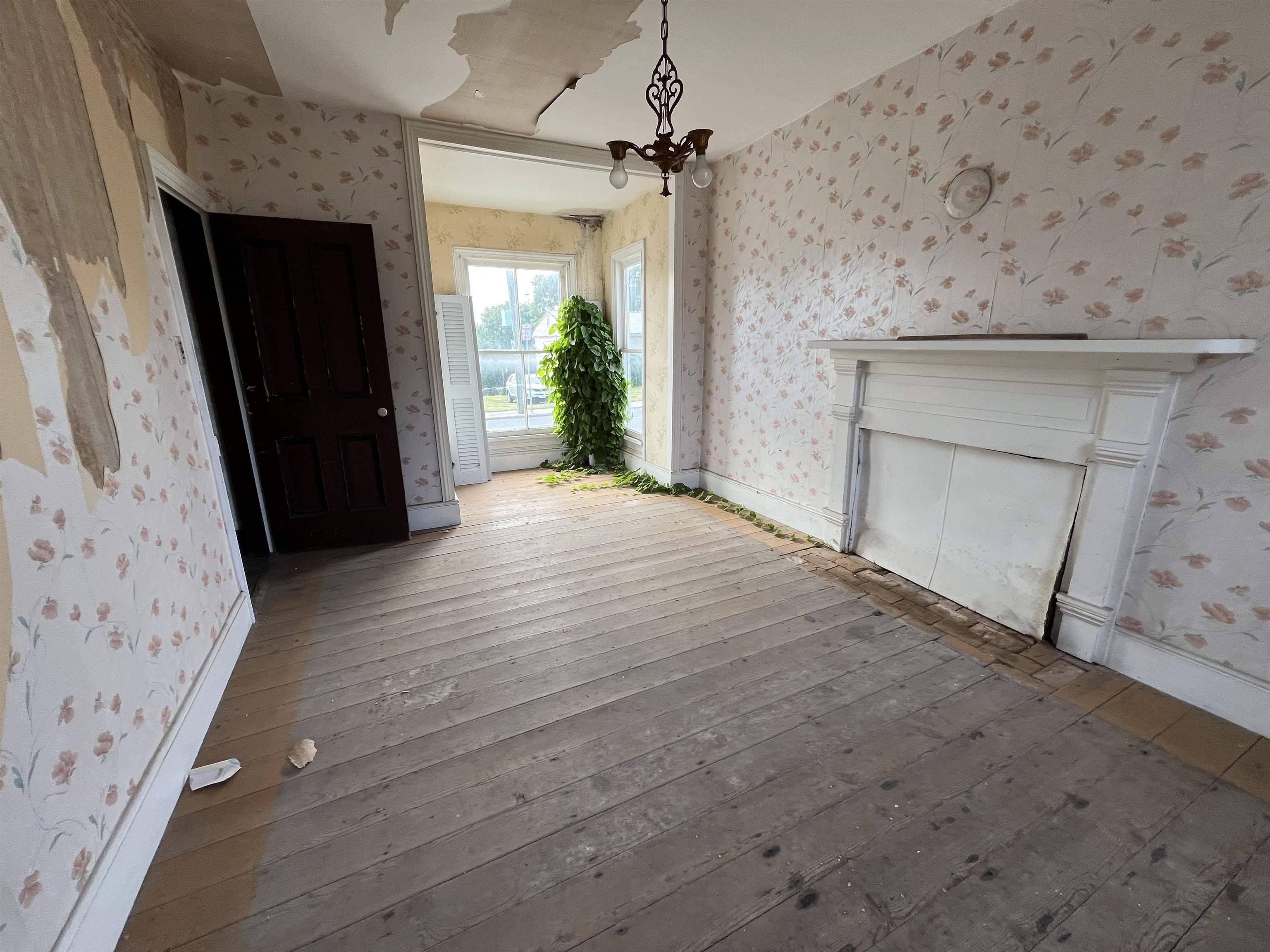 255 S MAIN ST, MOUNT CRAWFORD, Virginia 22841, 4 Bedrooms Bedrooms, ,1 BathroomBathrooms,Residential,255 S MAIN ST,669545 MLS # 669545