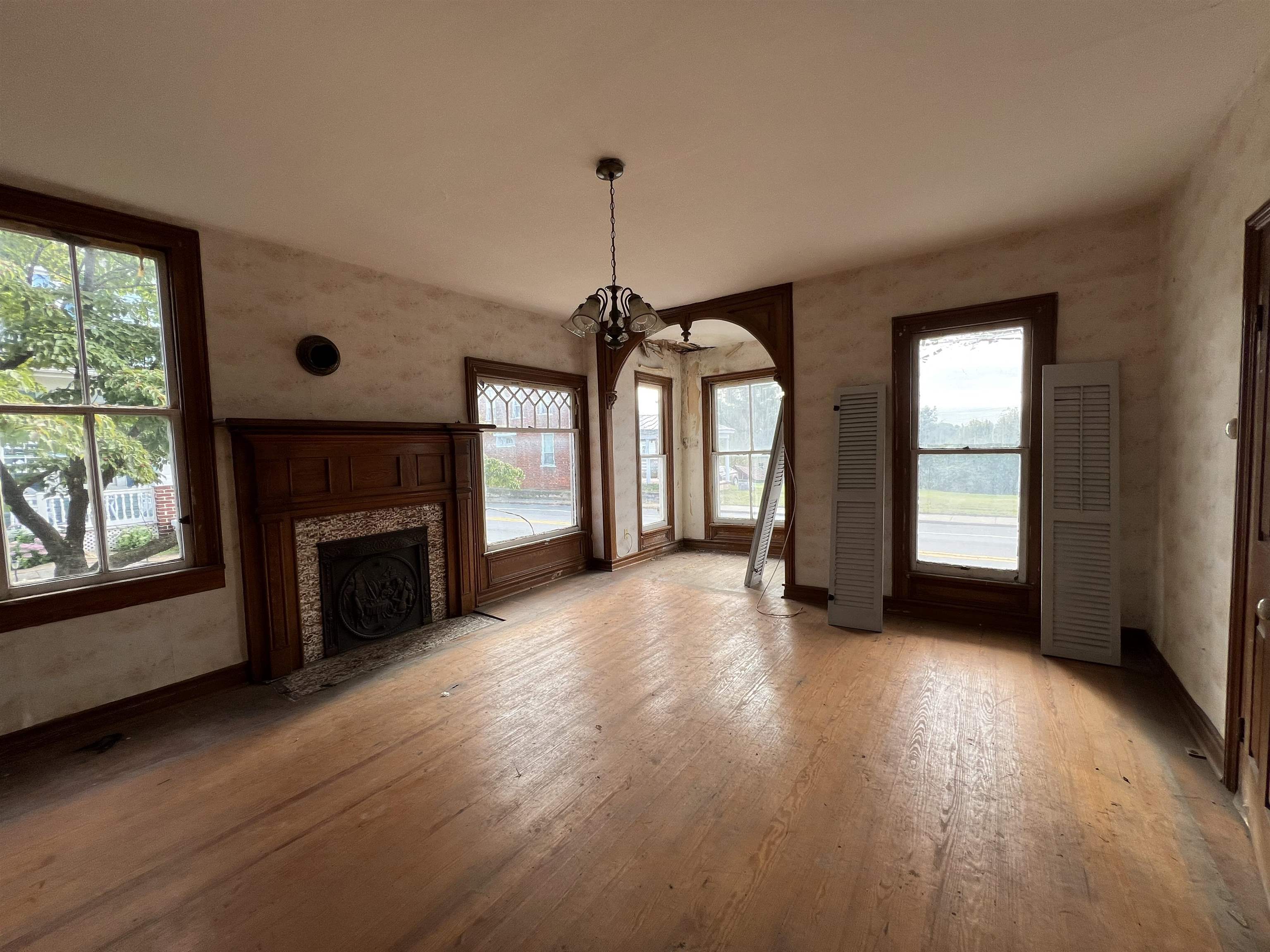 255 S MAIN ST, MOUNT CRAWFORD, Virginia 22841, 4 Bedrooms Bedrooms, ,1 BathroomBathrooms,Residential,255 S MAIN ST,669545 MLS # 669545