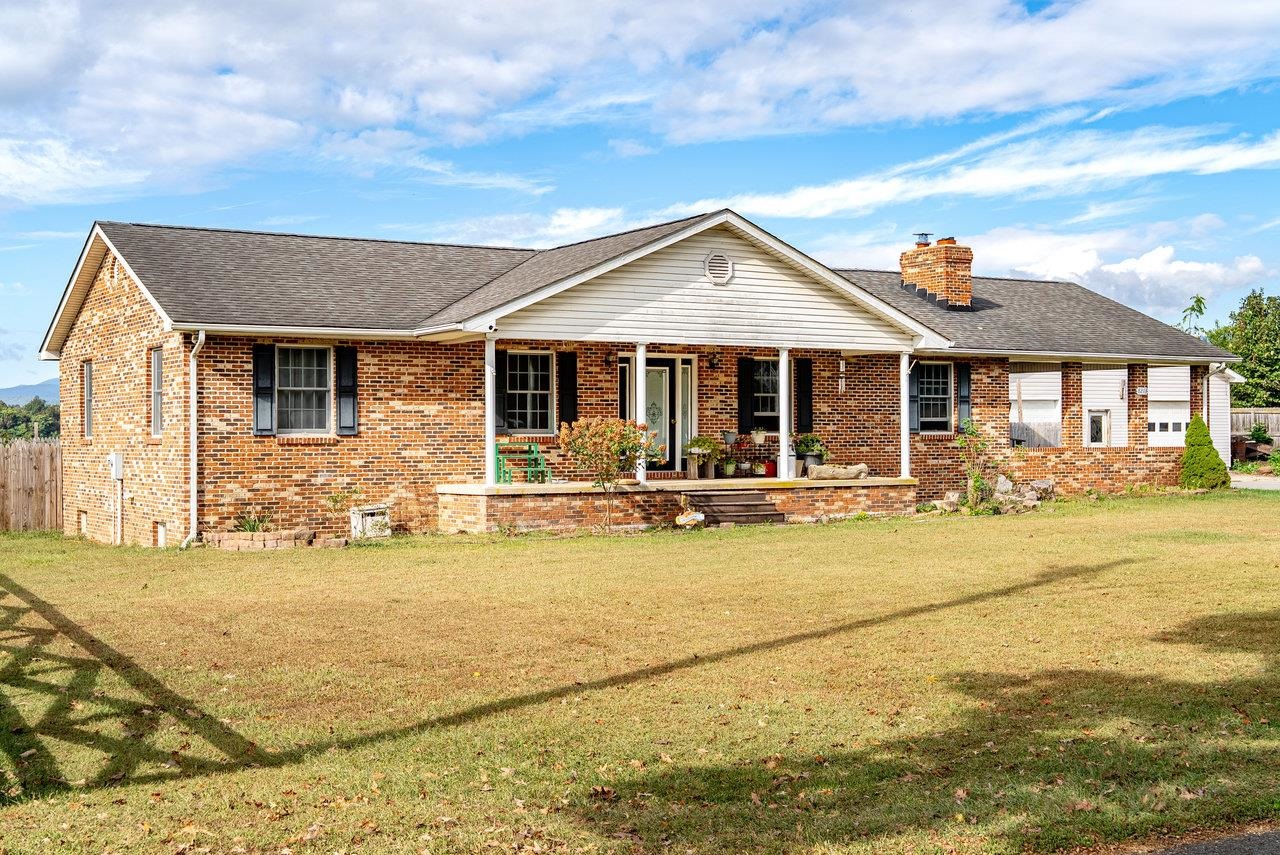 8213 ROBINSON RD, DAYTON, Virginia 22821, 3 Bedrooms Bedrooms, ,2 BathroomsBathrooms,Residential,8213 ROBINSON RD,669550 MLS # 669550