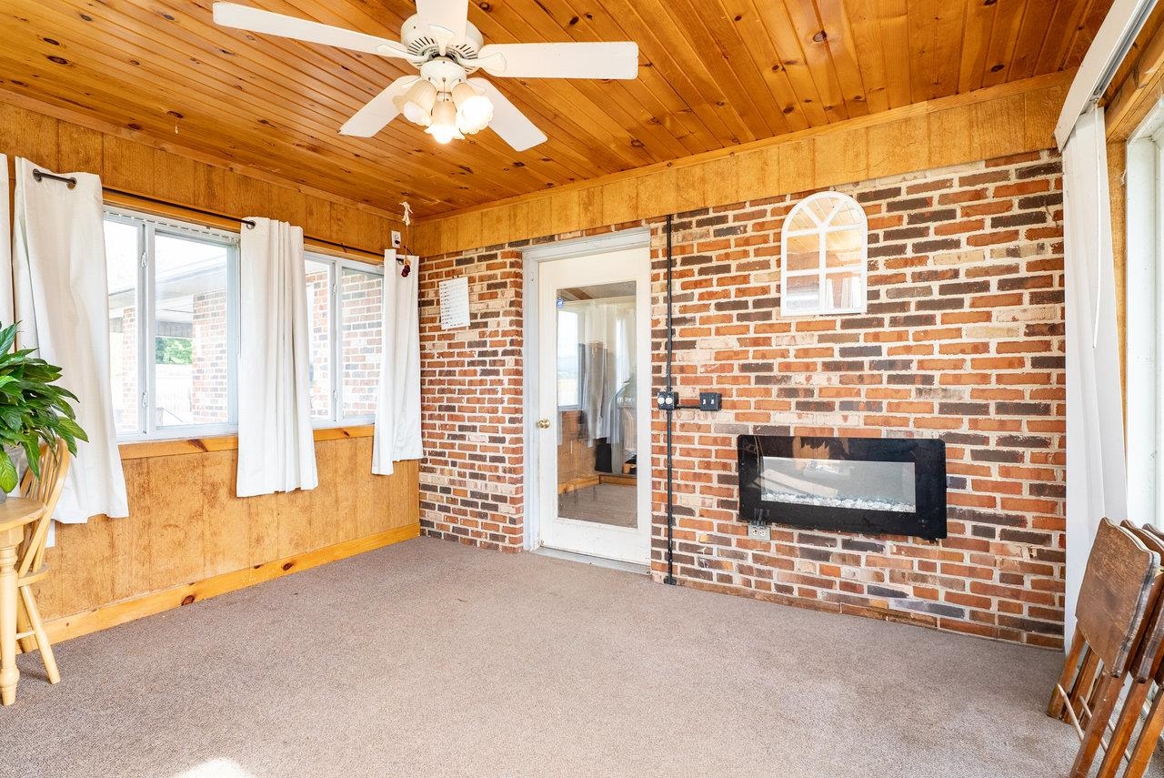 8213 ROBINSON RD, DAYTON, Virginia 22821, 3 Bedrooms Bedrooms, ,2 BathroomsBathrooms,Residential,8213 ROBINSON RD,669550 MLS # 669550
