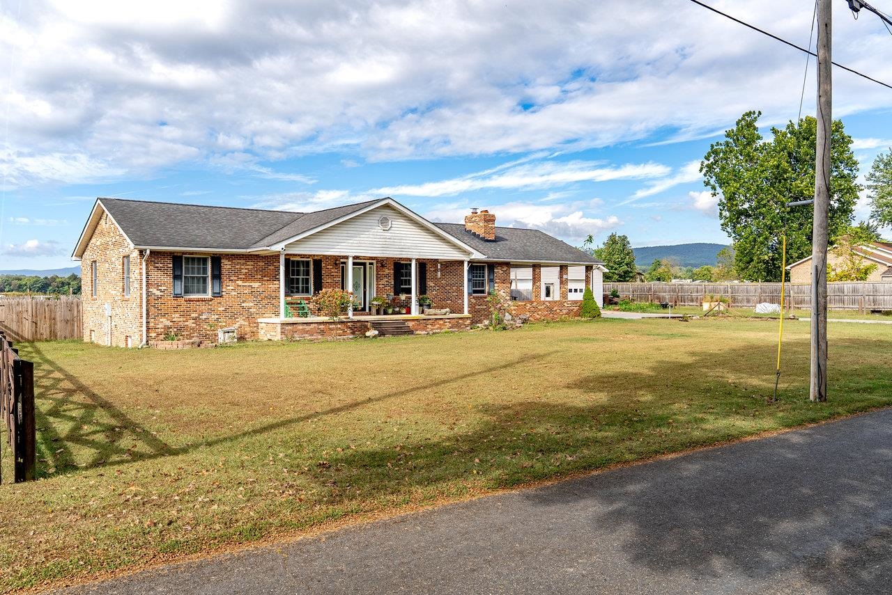 8213 ROBINSON RD, DAYTON, Virginia 22821, 3 Bedrooms Bedrooms, ,2 BathroomsBathrooms,Residential,8213 ROBINSON RD,669550 MLS # 669550