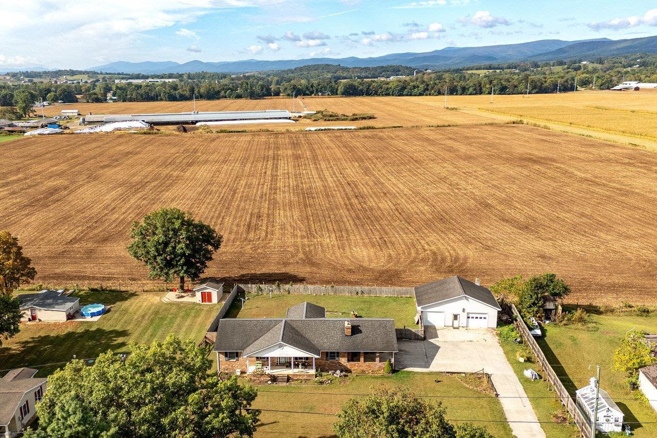 8213 ROBINSON RD, DAYTON, Virginia 22821, 3 Bedrooms Bedrooms, ,2 BathroomsBathrooms,Residential,8213 ROBINSON RD,669550 MLS # 669550