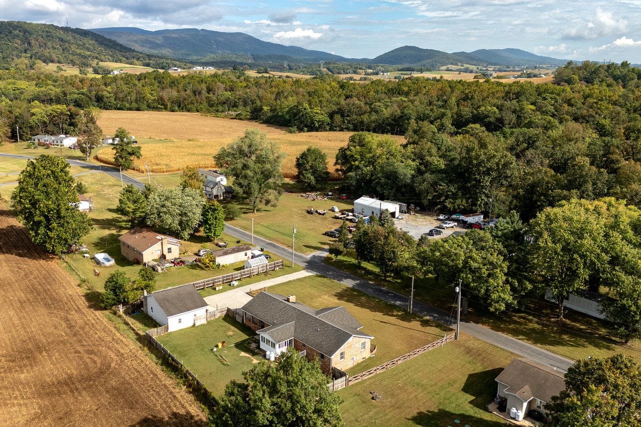 8213 ROBINSON RD, DAYTON, Virginia 22821, 3 Bedrooms Bedrooms, ,2 BathroomsBathrooms,Residential,8213 ROBINSON RD,669550 MLS # 669550