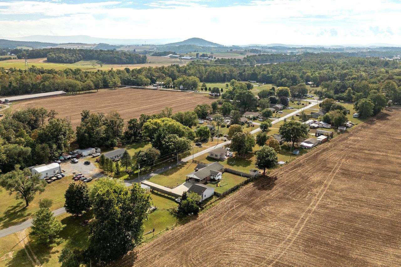 8213 ROBINSON RD, DAYTON, Virginia 22821, 3 Bedrooms Bedrooms, ,2 BathroomsBathrooms,Residential,8213 ROBINSON RD,669550 MLS # 669550