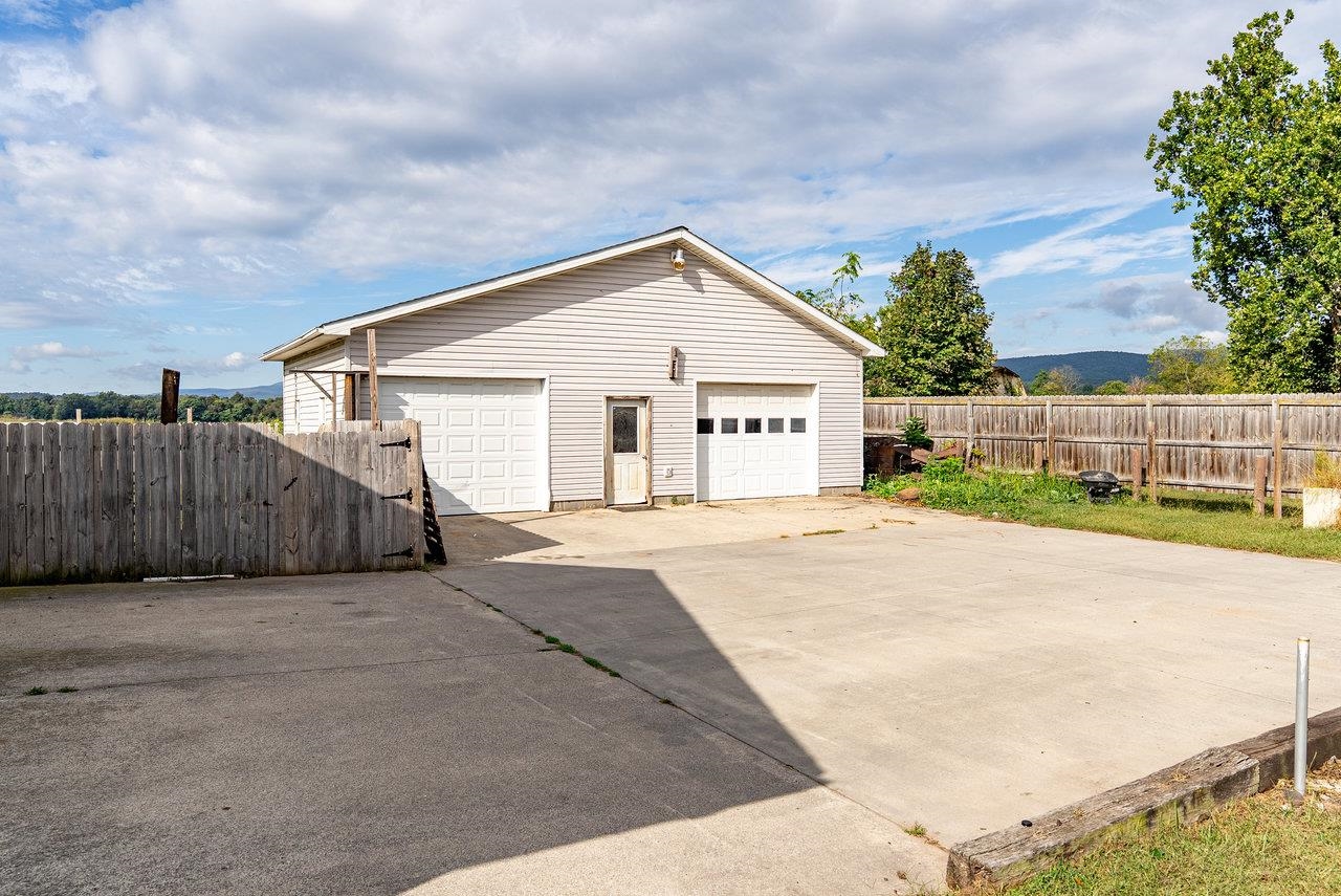 8213 ROBINSON RD, DAYTON, Virginia 22821, 3 Bedrooms Bedrooms, ,2 BathroomsBathrooms,Residential,8213 ROBINSON RD,669550 MLS # 669550
