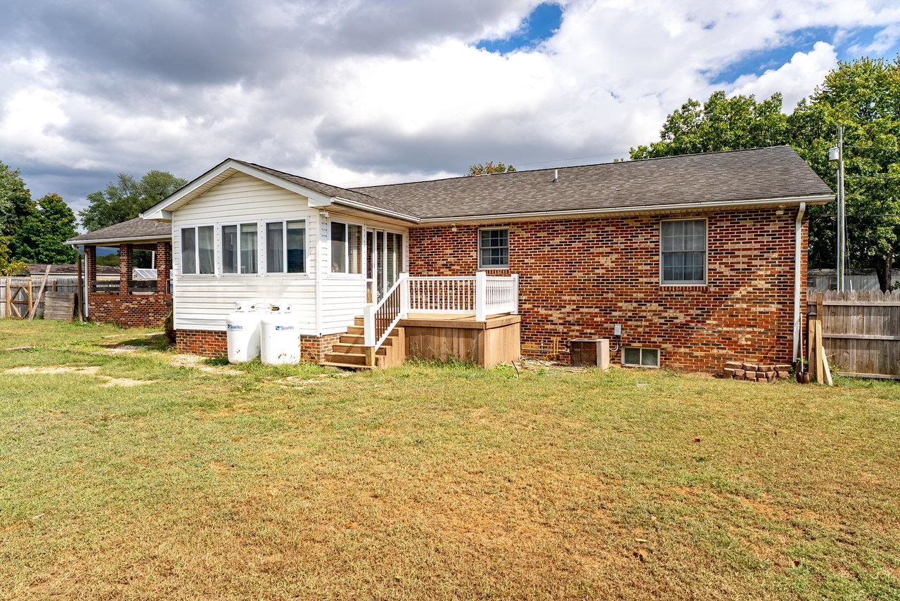 8213 ROBINSON RD, DAYTON, Virginia 22821, 3 Bedrooms Bedrooms, ,2 BathroomsBathrooms,Residential,8213 ROBINSON RD,669550 MLS # 669550