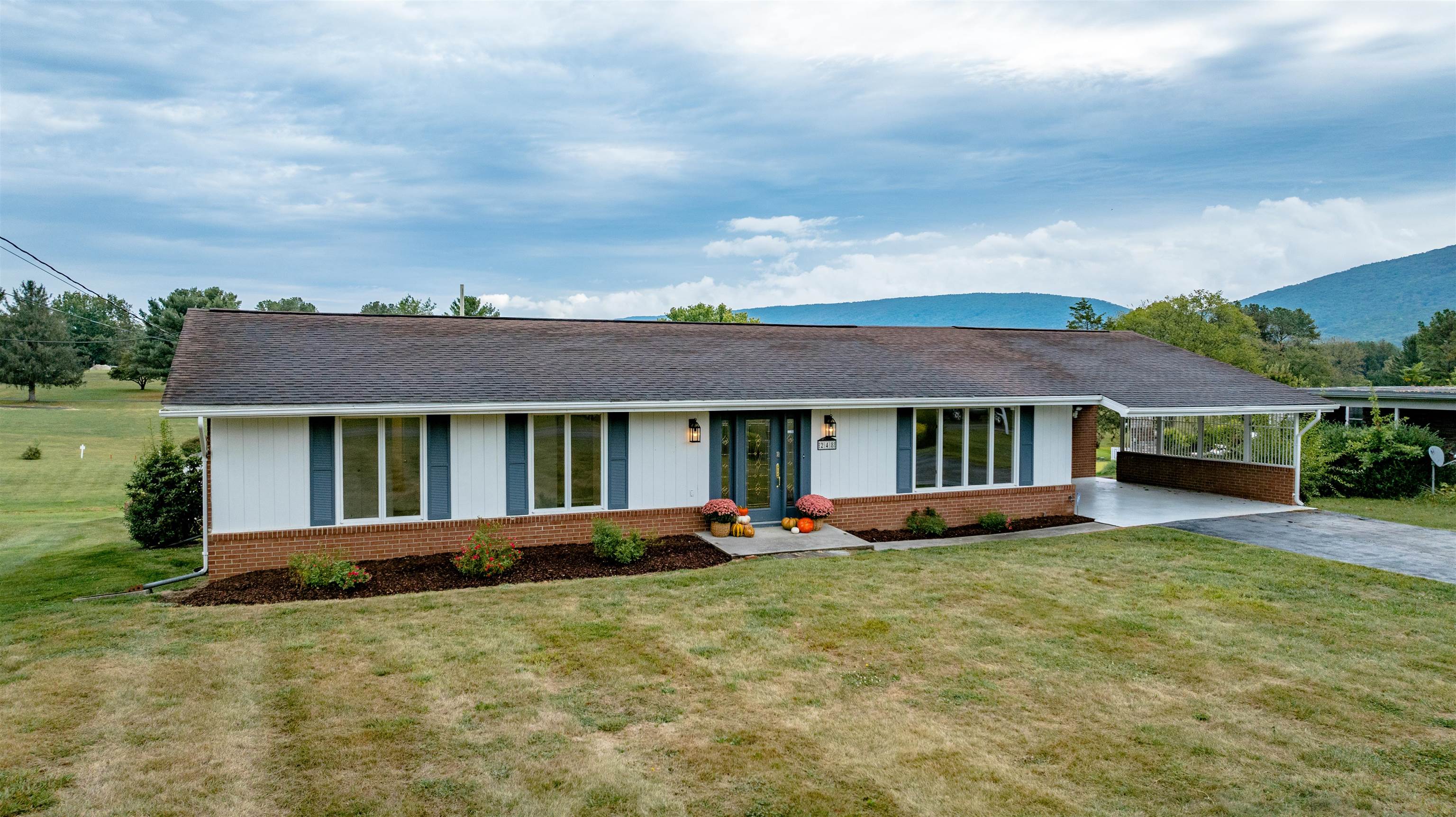 248 SHENVALEE DR, NEW MARKET, Virginia 22844, 4 Bedrooms Bedrooms, ,2 BathroomsBathrooms,Residential,248 SHENVALEE DR,669551 MLS # 669551
