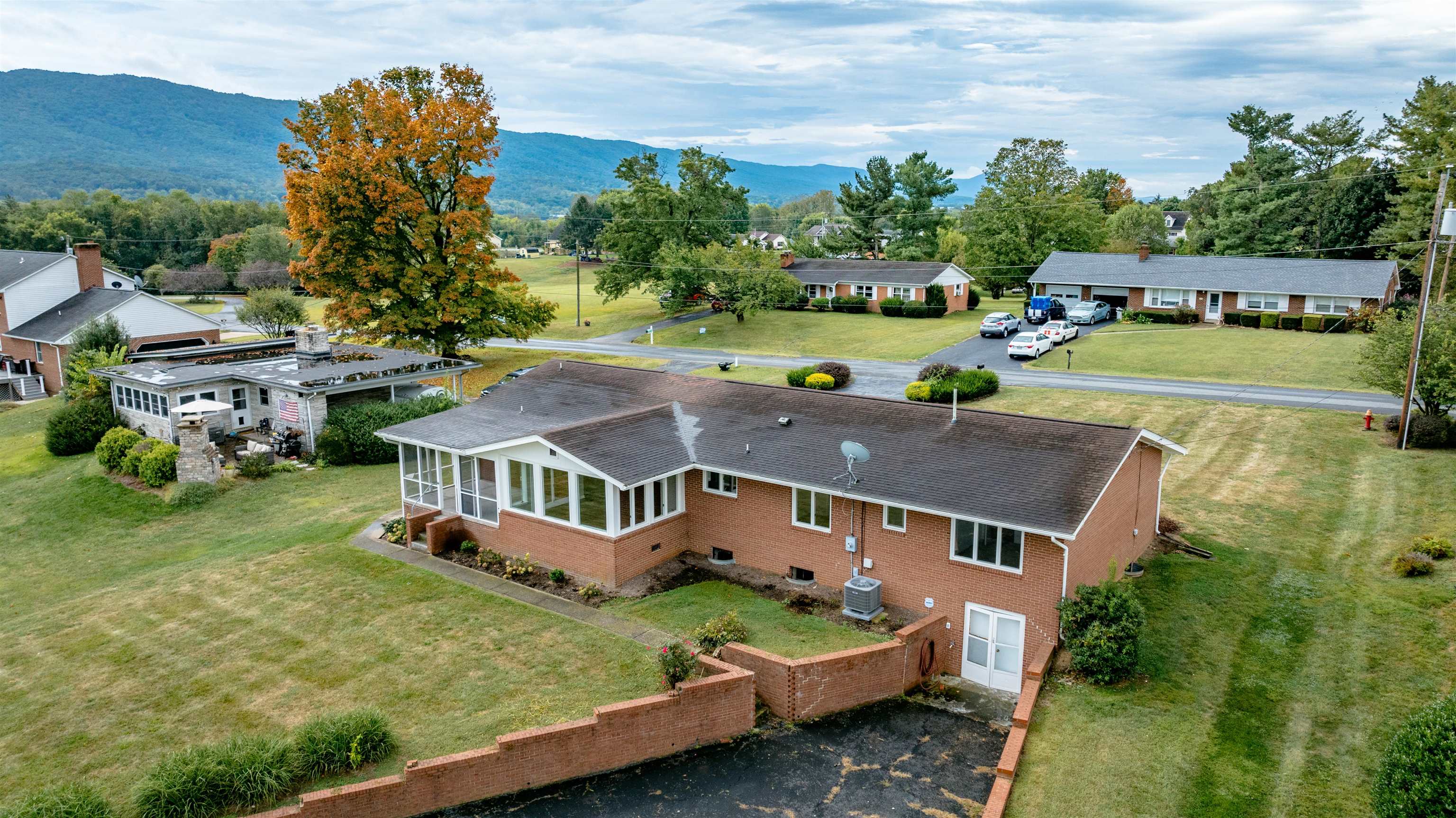 248 SHENVALEE DR, NEW MARKET, Virginia 22844, 4 Bedrooms Bedrooms, ,2 BathroomsBathrooms,Residential,248 SHENVALEE DR,669551 MLS # 669551