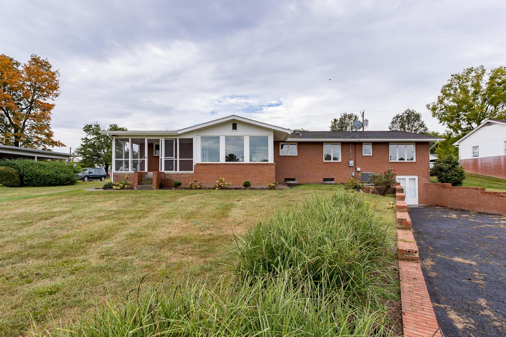 248 SHENVALEE DR, NEW MARKET, Virginia 22844, 4 Bedrooms Bedrooms, ,2 BathroomsBathrooms,Residential,248 SHENVALEE DR,669551 MLS # 669551