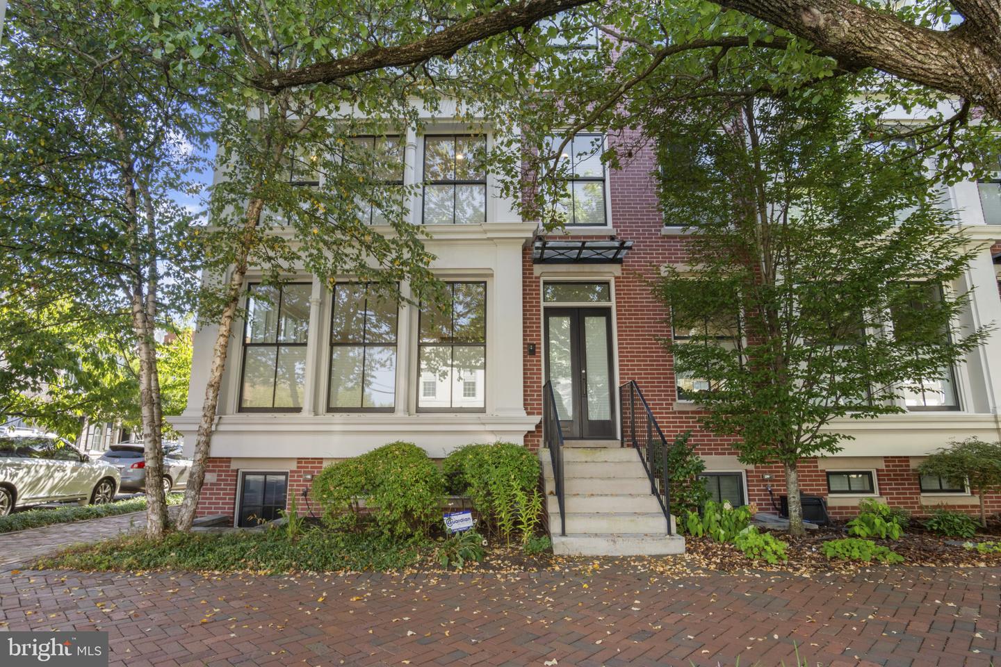 325 N N. COLUMBUS ST, ALEXANDRIA, Virginia 22314, 4 Bedrooms Bedrooms, 9 Rooms Rooms,3 BathroomsBathrooms,Residential,For sale,325 N N. COLUMBUS ST,VAAX2049188 MLS # VAAX2049188