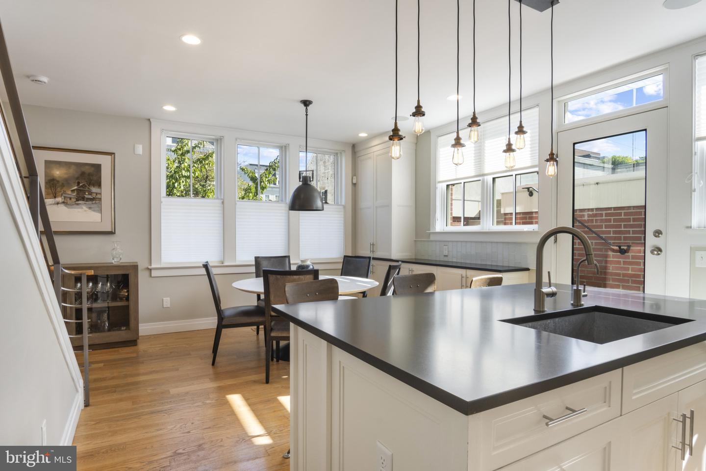 325 N N. COLUMBUS ST, ALEXANDRIA, Virginia 22314, 4 Bedrooms Bedrooms, 9 Rooms Rooms,3 BathroomsBathrooms,Residential,For sale,325 N N. COLUMBUS ST,VAAX2049188 MLS # VAAX2049188