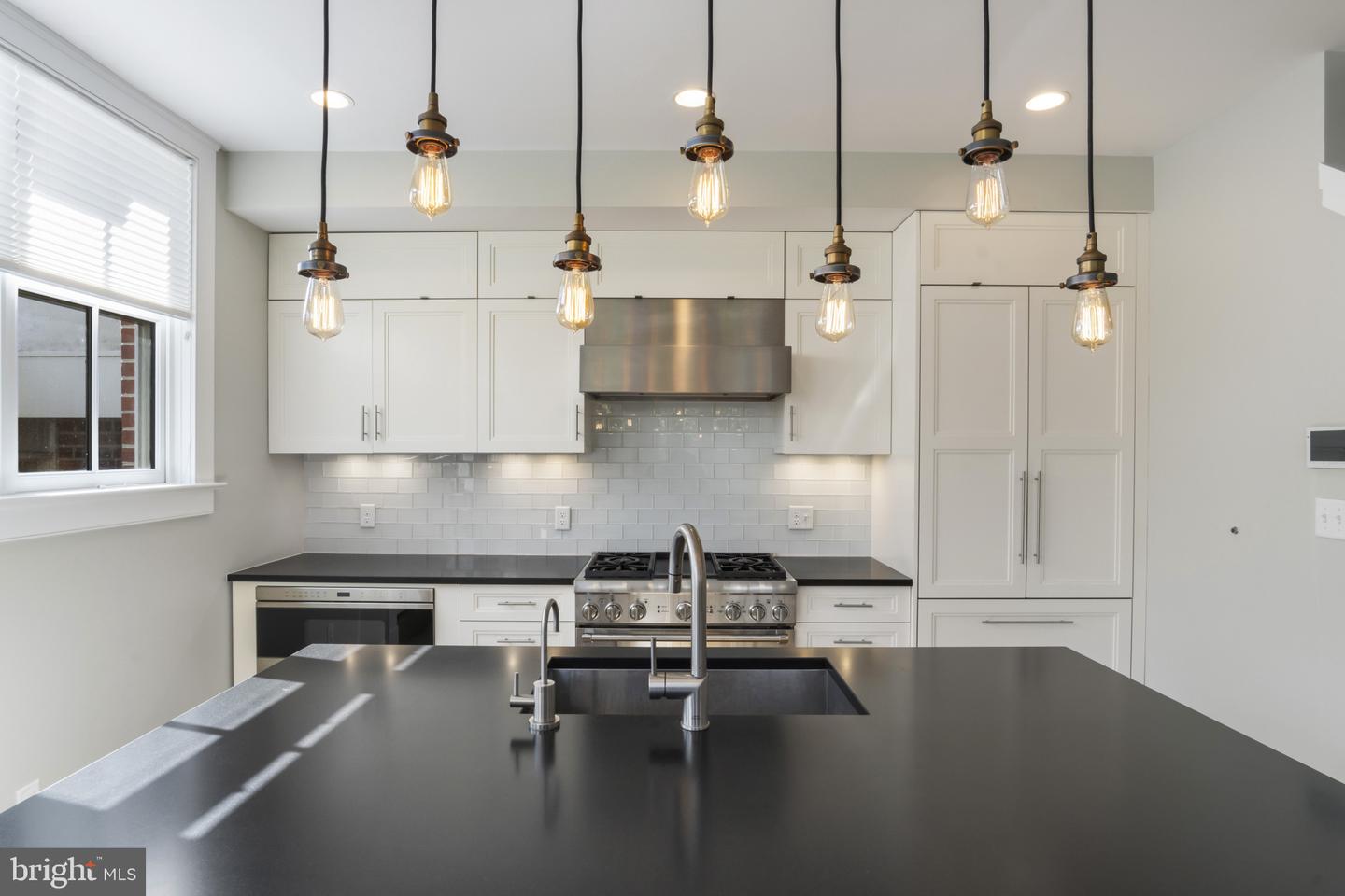 325 N N. COLUMBUS ST, ALEXANDRIA, Virginia 22314, 4 Bedrooms Bedrooms, 9 Rooms Rooms,3 BathroomsBathrooms,Residential,For sale,325 N N. COLUMBUS ST,VAAX2049188 MLS # VAAX2049188