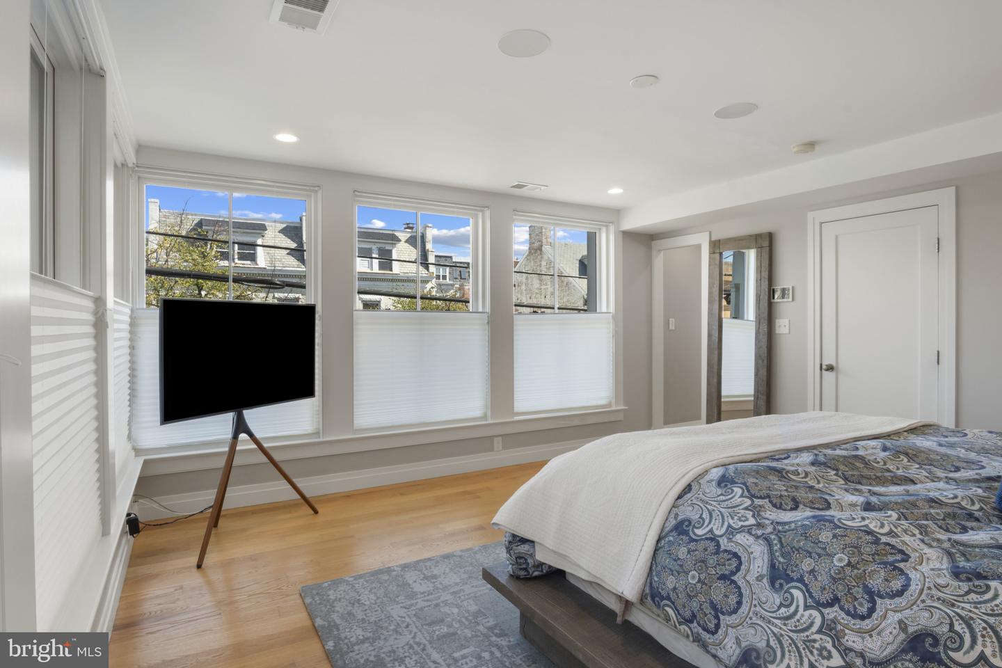 325 N N. COLUMBUS ST, ALEXANDRIA, Virginia 22314, 4 Bedrooms Bedrooms, 9 Rooms Rooms,3 BathroomsBathrooms,Residential,For sale,325 N N. COLUMBUS ST,VAAX2049188 MLS # VAAX2049188