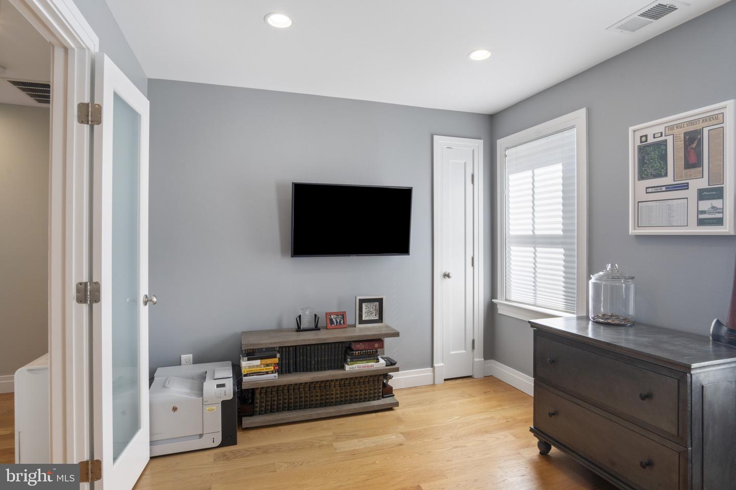 325 N N. COLUMBUS ST, ALEXANDRIA, Virginia 22314, 4 Bedrooms Bedrooms, 9 Rooms Rooms,3 BathroomsBathrooms,Residential,For sale,325 N N. COLUMBUS ST,VAAX2049188 MLS # VAAX2049188