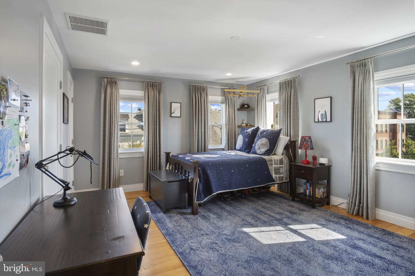 325 N N. COLUMBUS ST, ALEXANDRIA, Virginia 22314, 4 Bedrooms Bedrooms, 9 Rooms Rooms,3 BathroomsBathrooms,Residential,For sale,325 N N. COLUMBUS ST,VAAX2049188 MLS # VAAX2049188