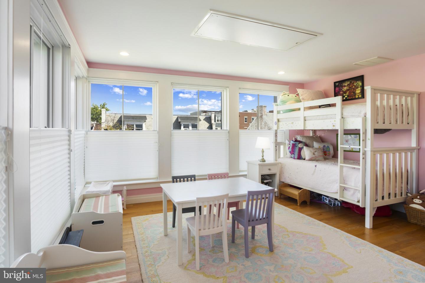 325 N N. COLUMBUS ST, ALEXANDRIA, Virginia 22314, 4 Bedrooms Bedrooms, 9 Rooms Rooms,3 BathroomsBathrooms,Residential,For sale,325 N N. COLUMBUS ST,VAAX2049188 MLS # VAAX2049188