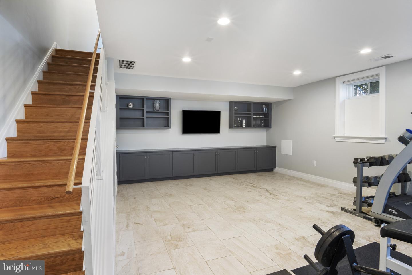 325 N N. COLUMBUS ST, ALEXANDRIA, Virginia 22314, 4 Bedrooms Bedrooms, 9 Rooms Rooms,3 BathroomsBathrooms,Residential,For sale,325 N N. COLUMBUS ST,VAAX2049188 MLS # VAAX2049188