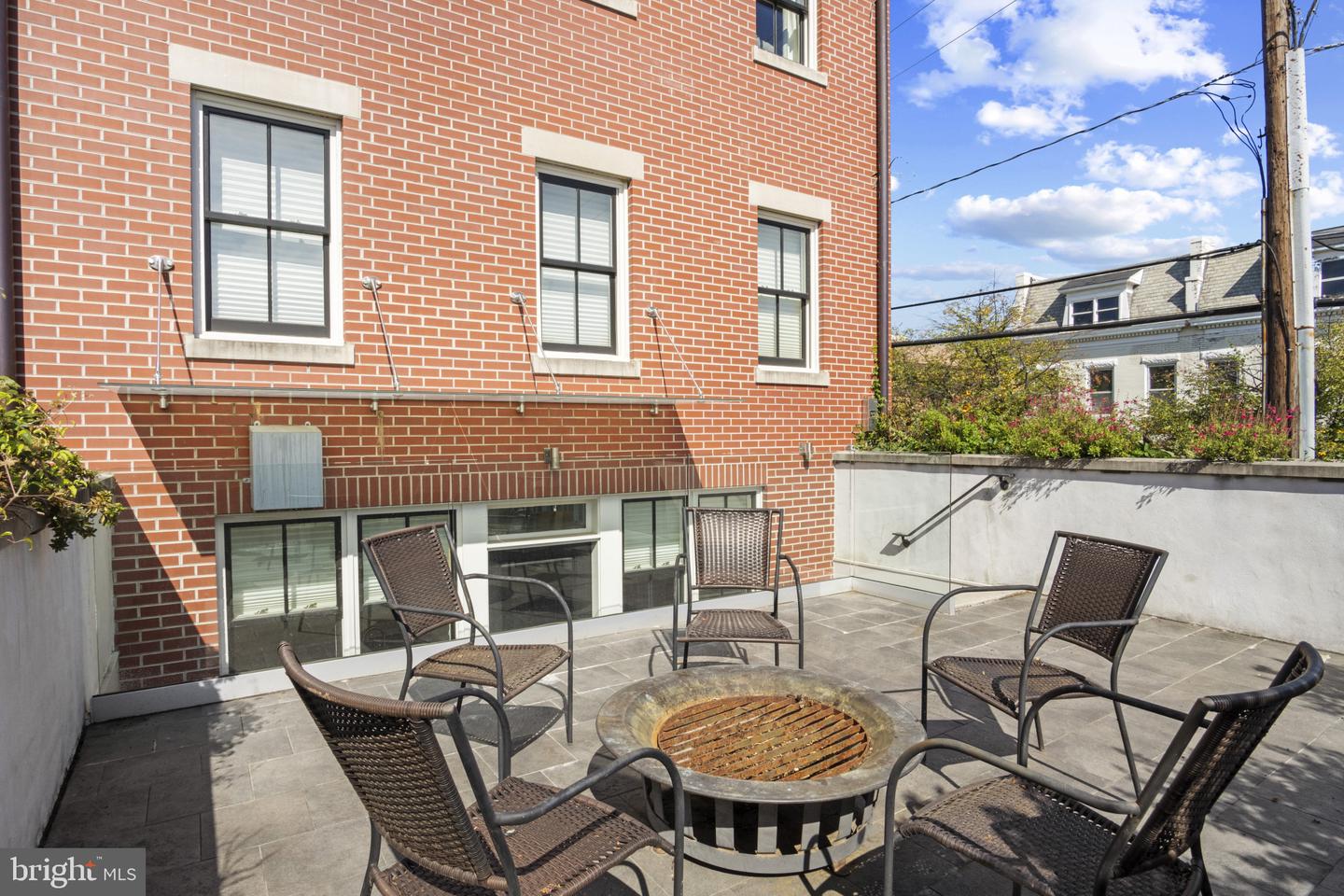 325 N N. COLUMBUS ST, ALEXANDRIA, Virginia 22314, 4 Bedrooms Bedrooms, 9 Rooms Rooms,3 BathroomsBathrooms,Residential,For sale,325 N N. COLUMBUS ST,VAAX2049188 MLS # VAAX2049188