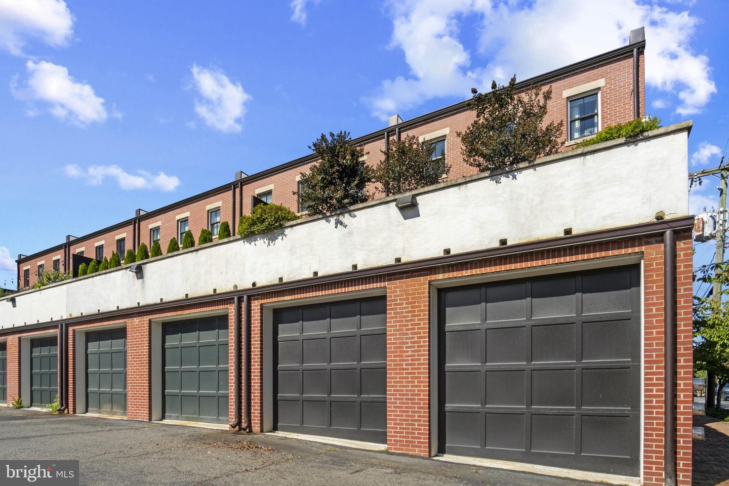325 N N. COLUMBUS ST, ALEXANDRIA, Virginia 22314, 4 Bedrooms Bedrooms, 9 Rooms Rooms,3 BathroomsBathrooms,Residential,For sale,325 N N. COLUMBUS ST,VAAX2049188 MLS # VAAX2049188