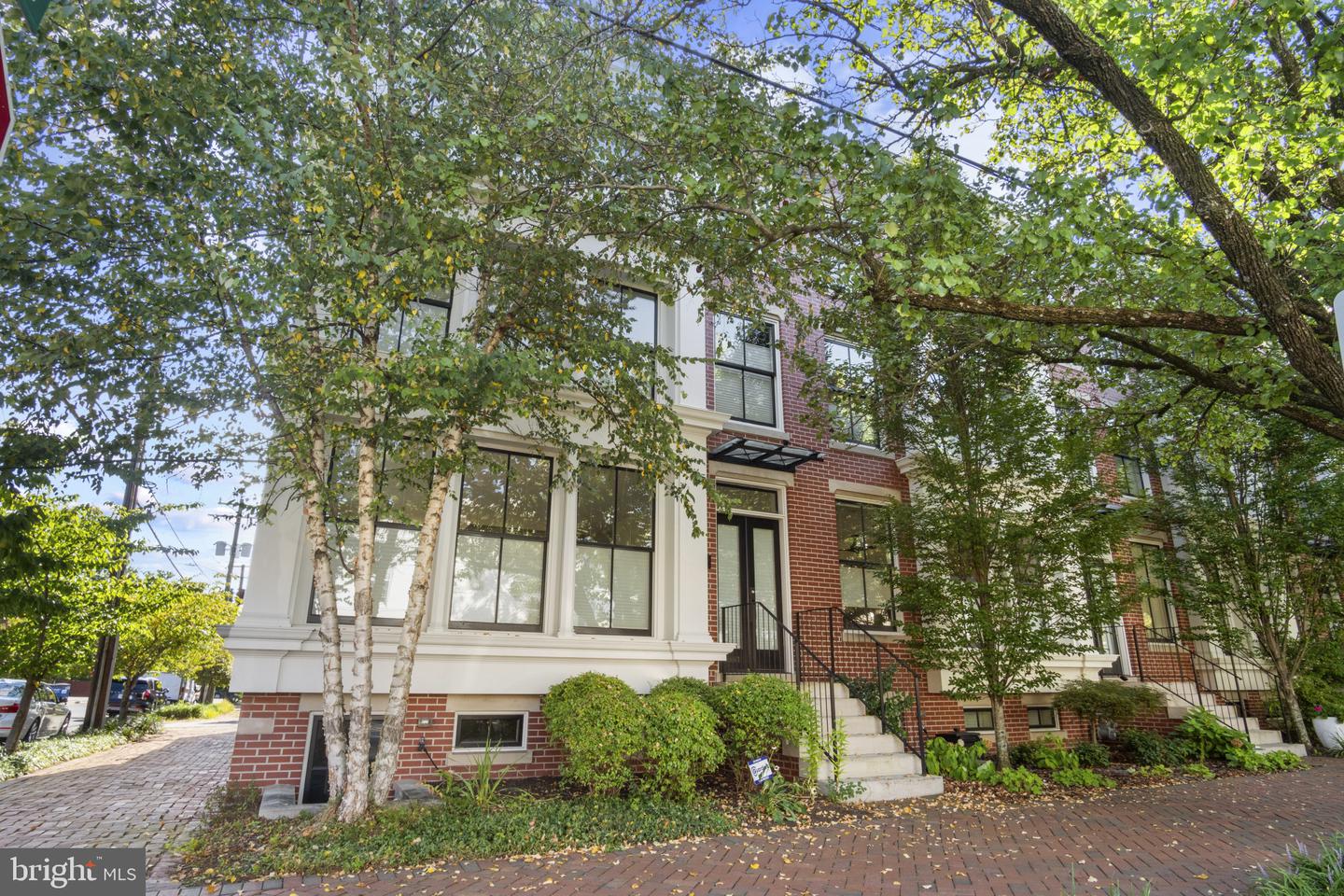325 N N. COLUMBUS ST, ALEXANDRIA, Virginia 22314, 4 Bedrooms Bedrooms, 9 Rooms Rooms,3 BathroomsBathrooms,Residential,For sale,325 N N. COLUMBUS ST,VAAX2049188 MLS # VAAX2049188