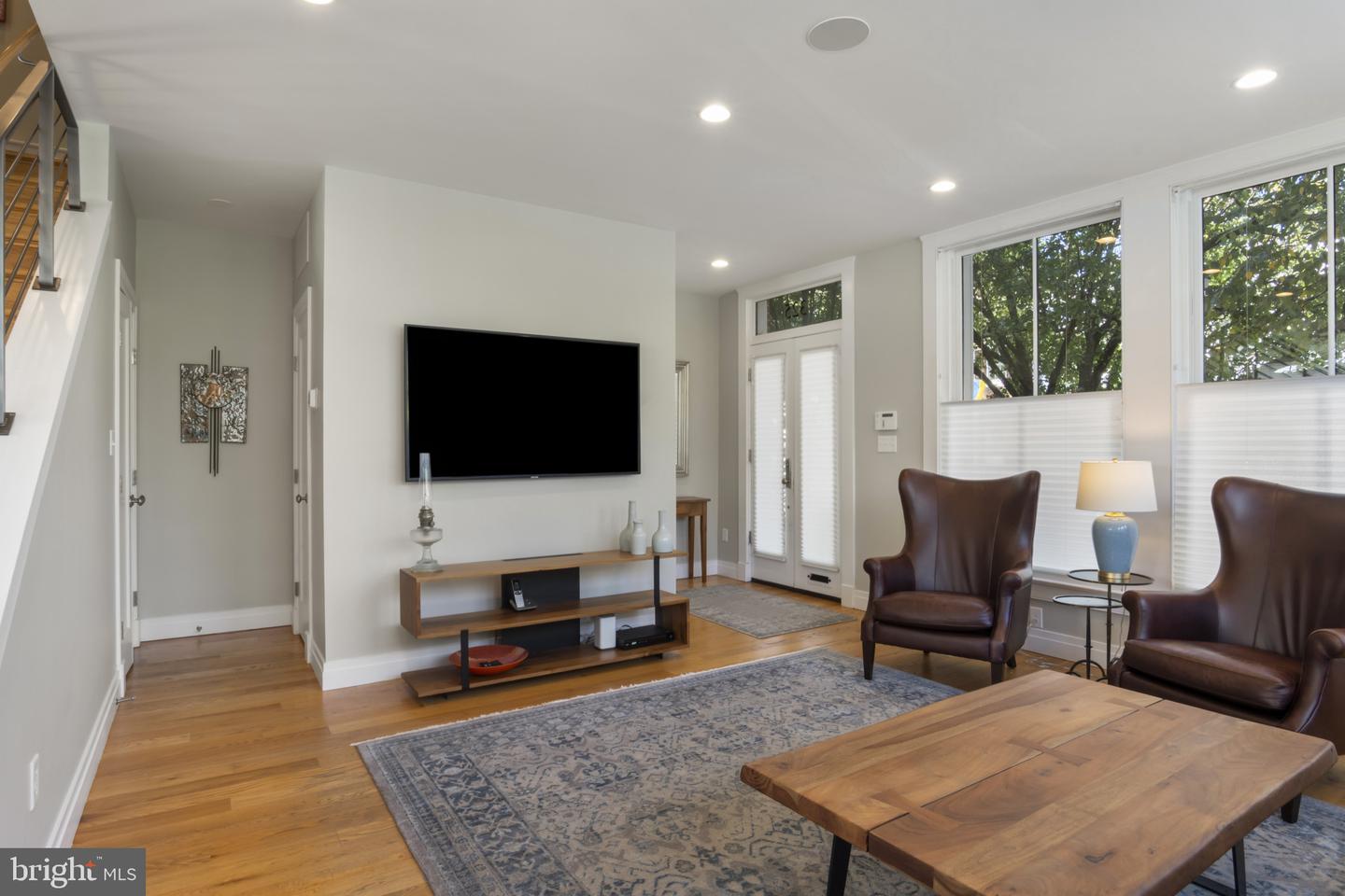 325 N N. COLUMBUS ST, ALEXANDRIA, Virginia 22314, 4 Bedrooms Bedrooms, 9 Rooms Rooms,3 BathroomsBathrooms,Residential,For sale,325 N N. COLUMBUS ST,VAAX2049188 MLS # VAAX2049188
