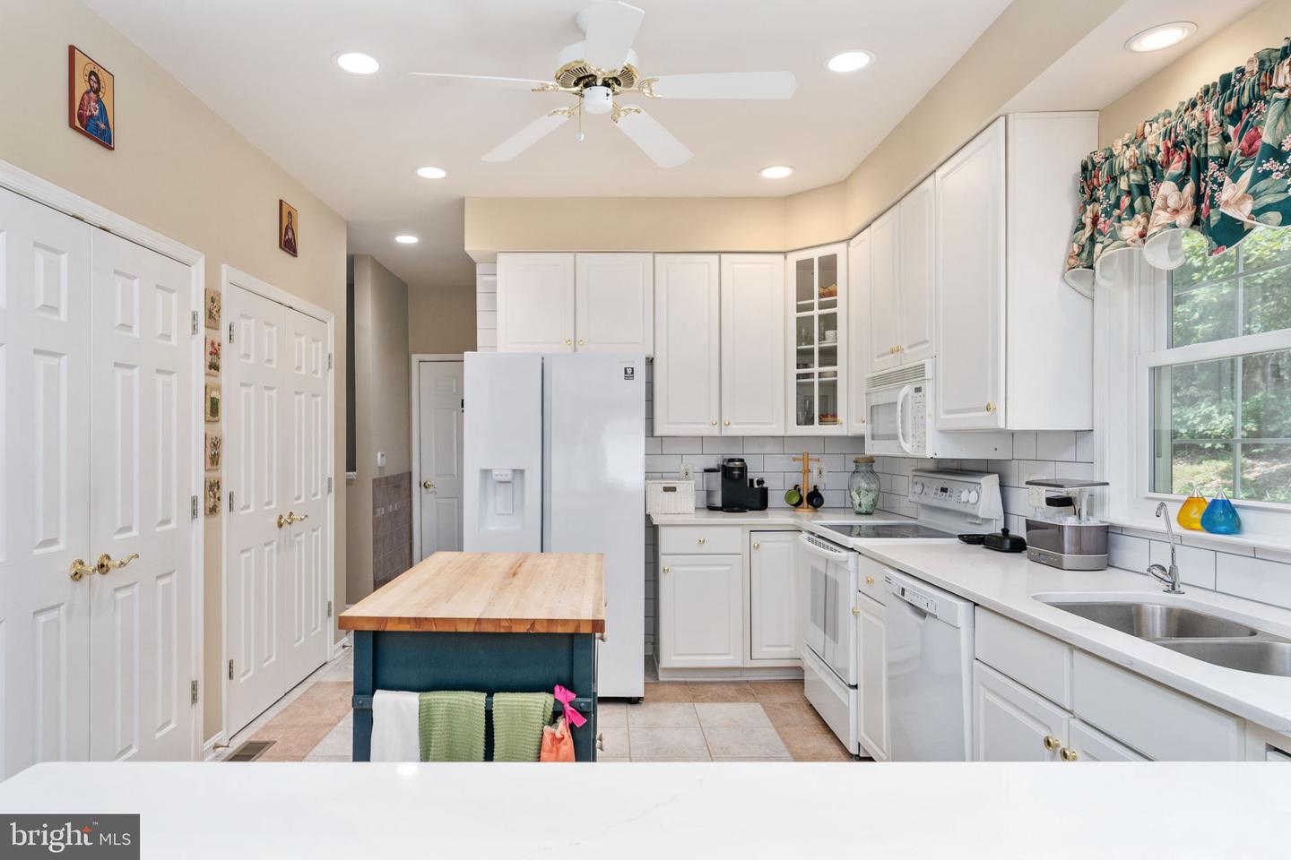 2286 RICHMOND HWY, STAFFORD, Virginia 22554, 2 Bedrooms Bedrooms, ,3 BathroomsBathrooms,Residential,For sale,2286 RICHMOND HWY,VAST2042604 MLS # VAST2042604