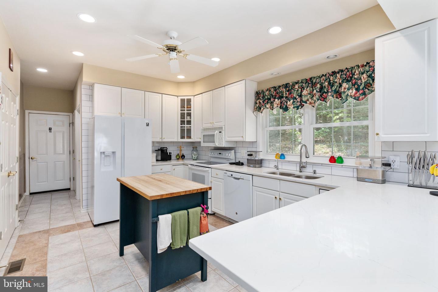 2286 RICHMOND HWY, STAFFORD, Virginia 22554, 2 Bedrooms Bedrooms, ,3 BathroomsBathrooms,Residential,For sale,2286 RICHMOND HWY,VAST2042604 MLS # VAST2042604
